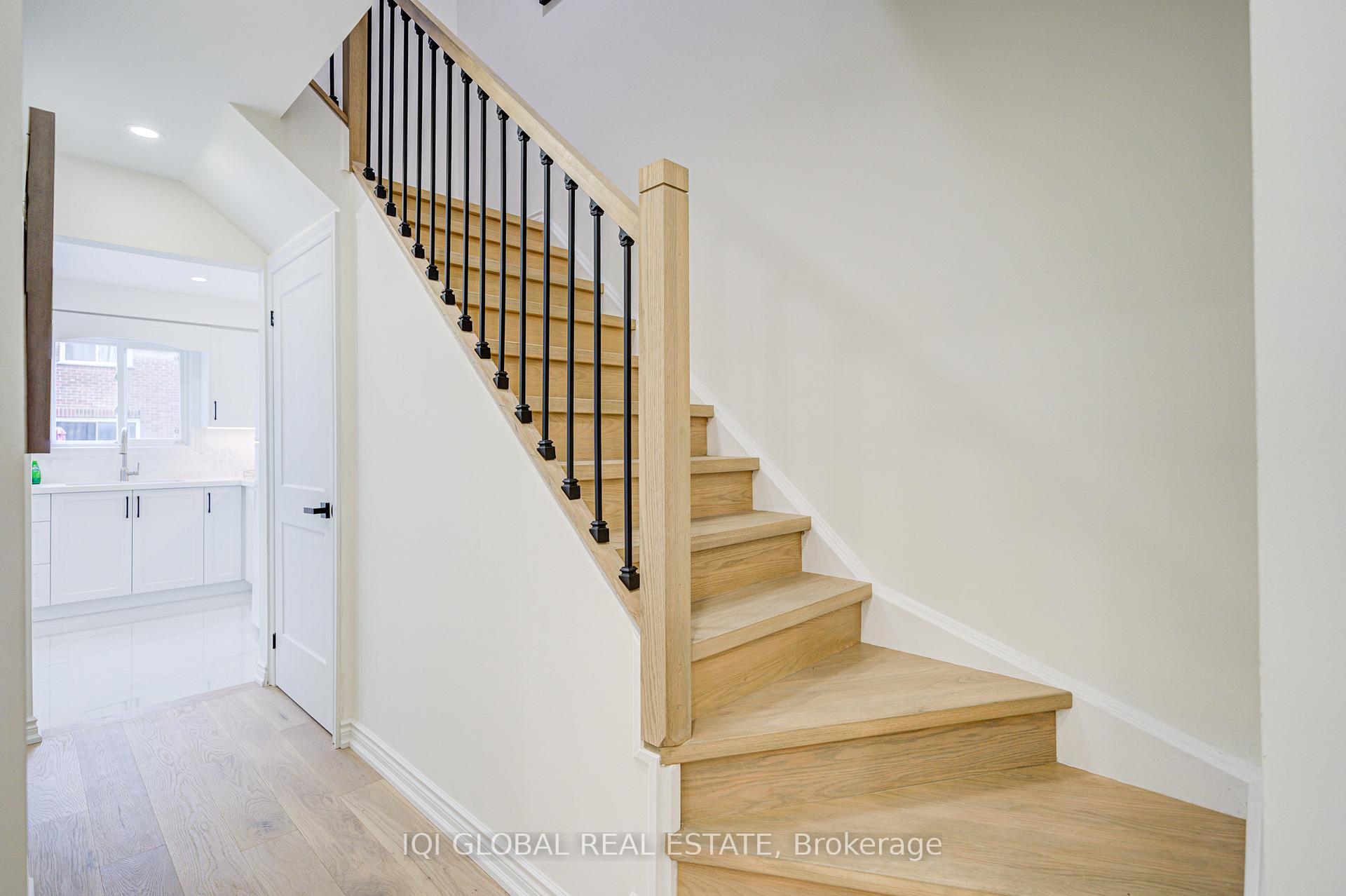 Photo 4 of 27 Providence Crescent, Markham, Milliken Mills West — HOMEH