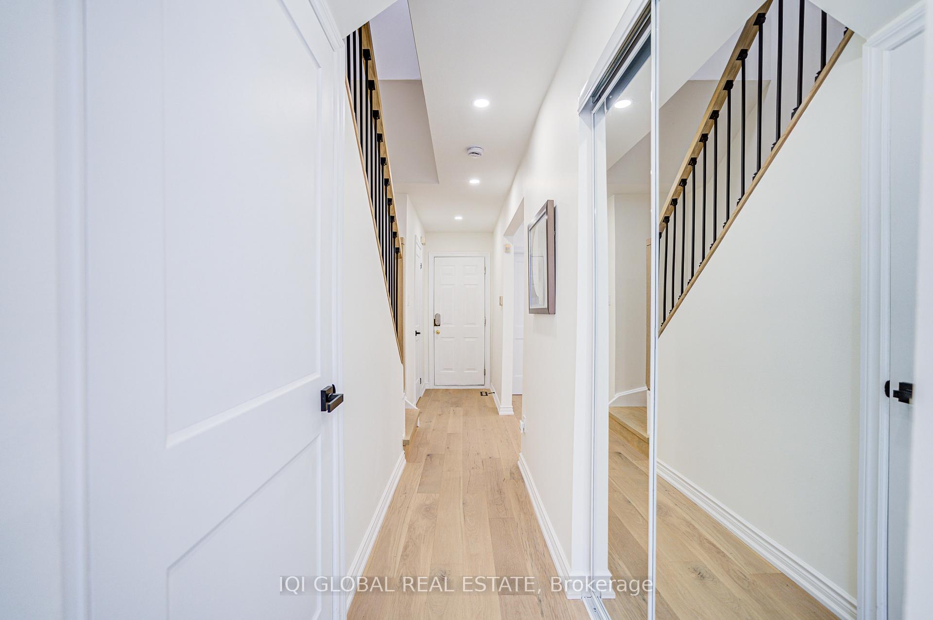 Photo 5 of 27 Providence Crescent, Markham, Milliken Mills West — HOMEH
