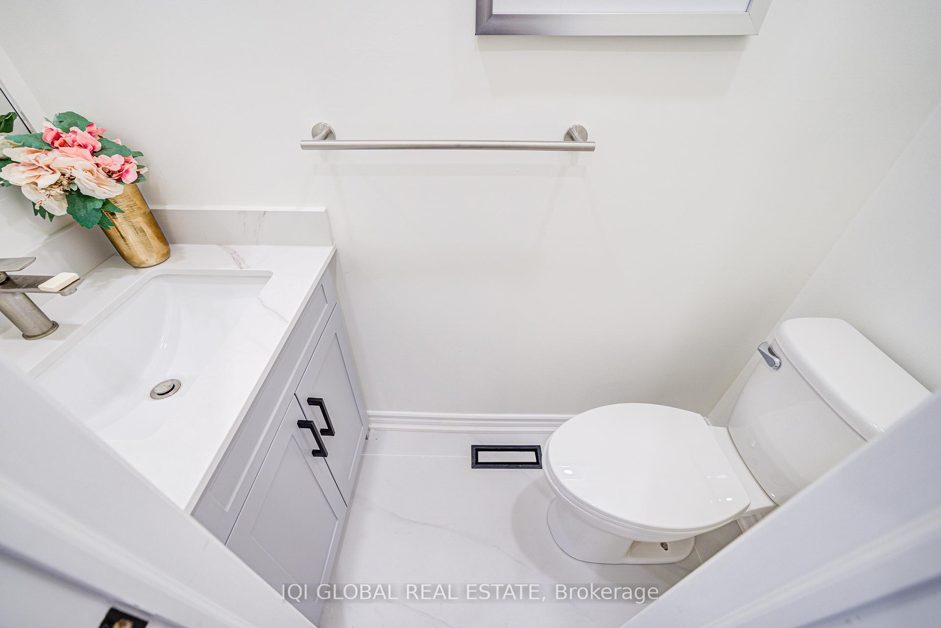 Photo 6 of 27 Providence Crescent, Markham, Milliken Mills West — HOMEH