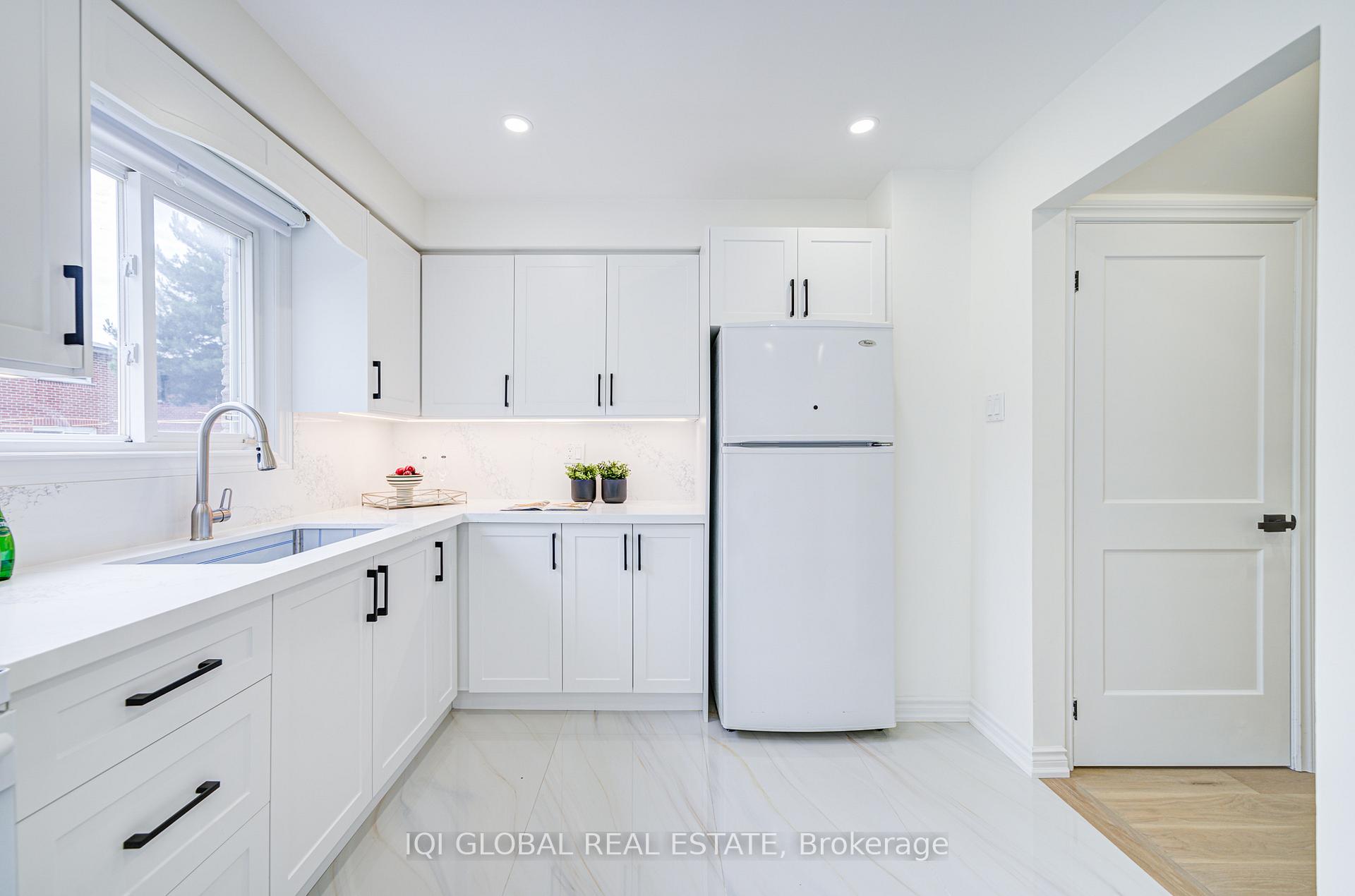 Photo 15 of 27 Providence Crescent, Markham, Milliken Mills West — HOMEH