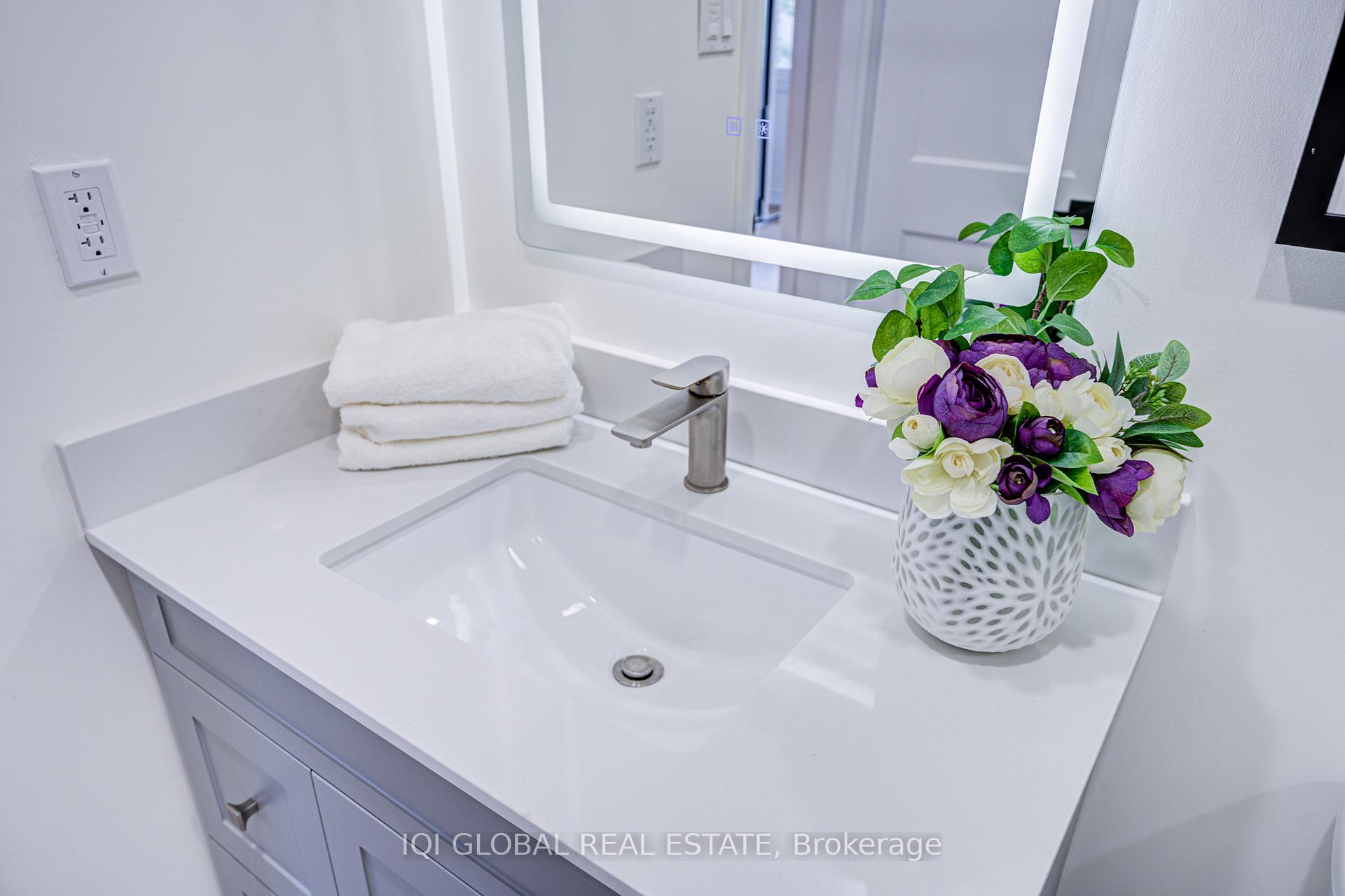Photo 26 of 27 Providence Crescent, Markham, Milliken Mills West — HOMEH