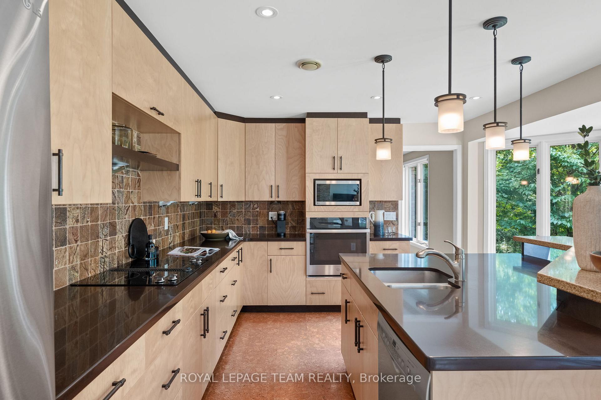 Photo 12 of 10 Weldale Drive, Ottawa, Kanata - Rural Kanata (Central) — HOMEH