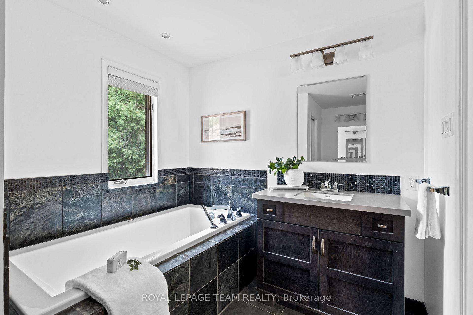 Photo 31 of 10 Weldale Drive, Ottawa, Kanata - Rural Kanata (Central) — HOMEH
