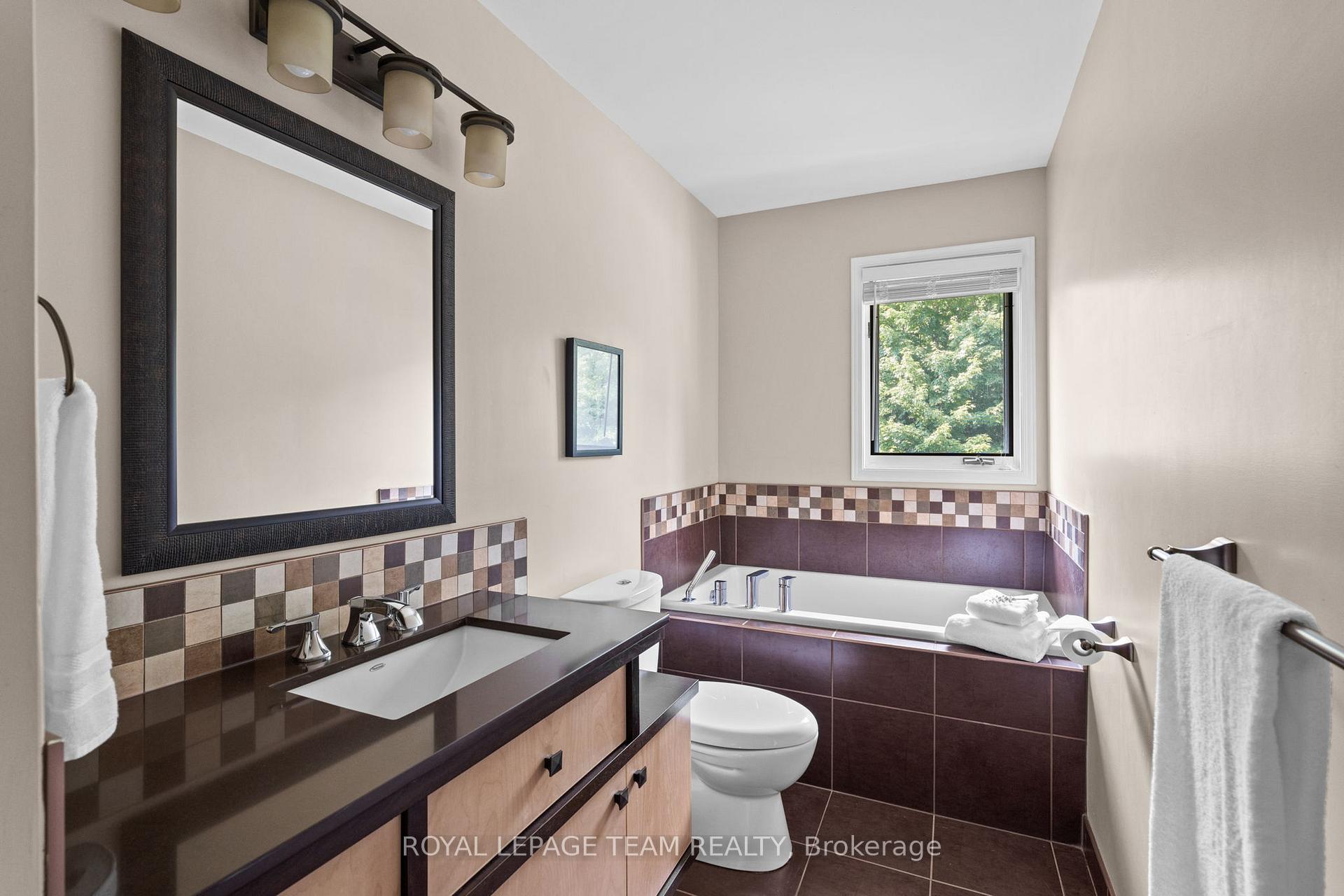Photo 34 of 10 Weldale Drive, Ottawa, Kanata - Rural Kanata (Central) — HOMEH