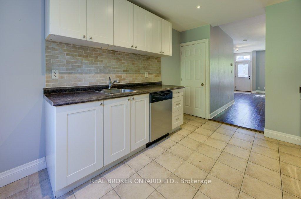 Photo 8 of 297 Bay Street N, Hamilton, Central — HOMEH