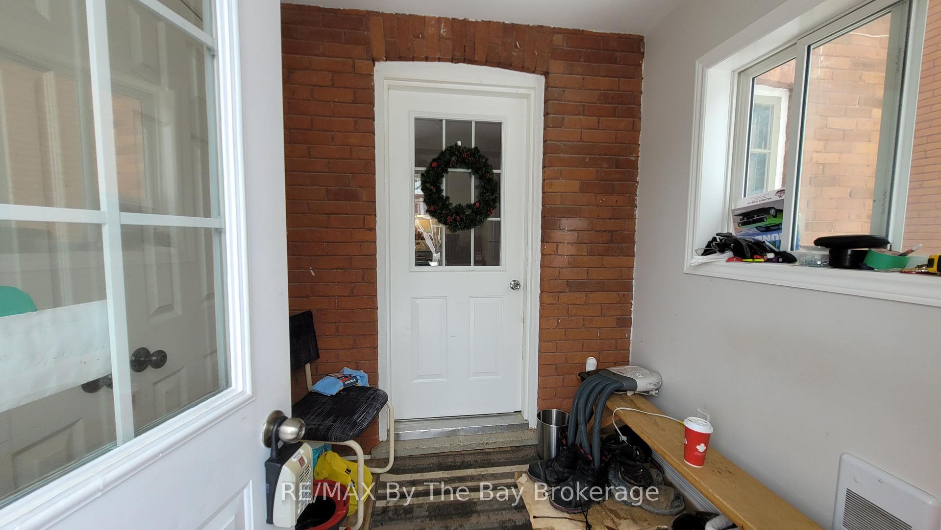 Photo 4 of Unit Unit 1, 587 Yonge Street, Midland — HOMEH