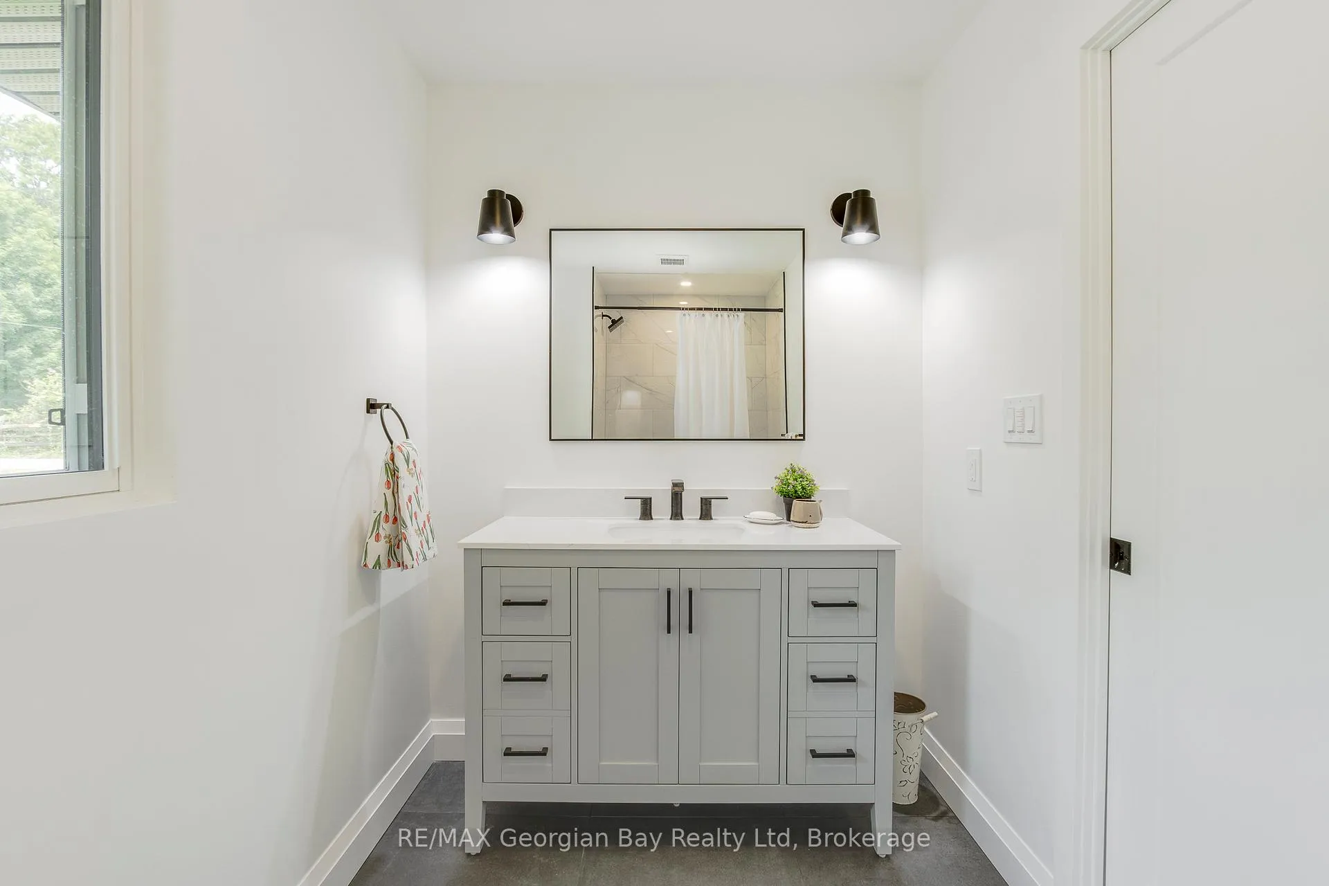 Photo 12 of 1311 Everton Road, Midland — HOMEH