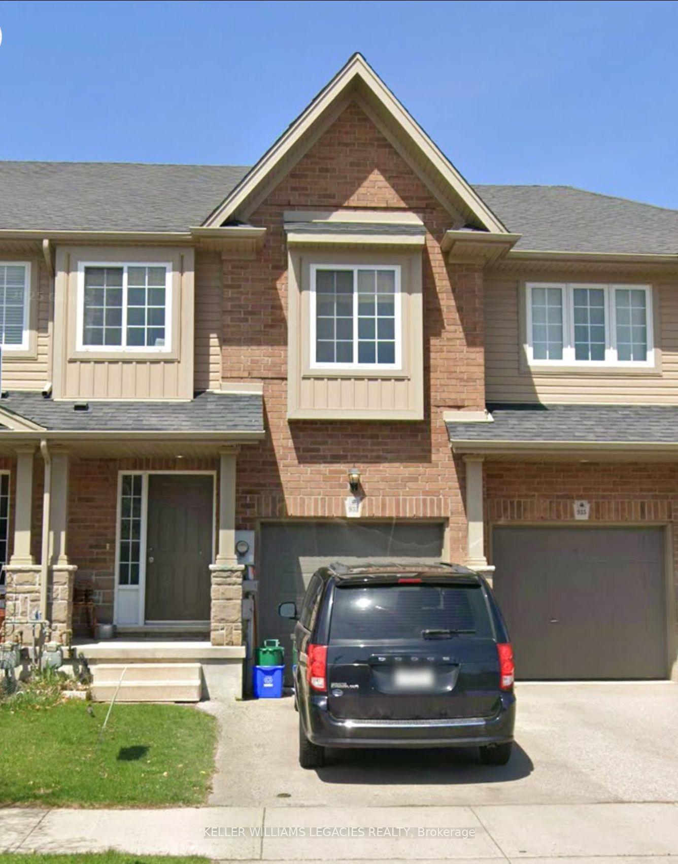 Front of 933 Zeller Crescent
