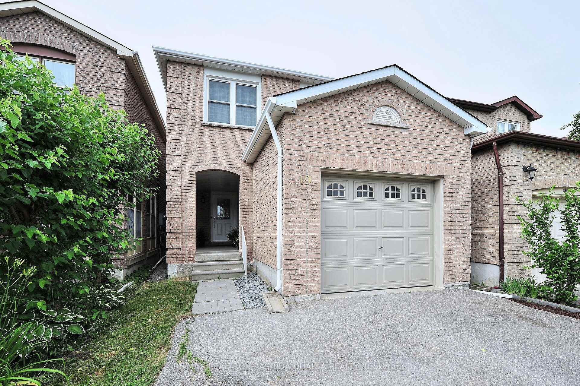 Photo 3 of 19 Rosseter Road, Markham, Middlefield — HOMEH