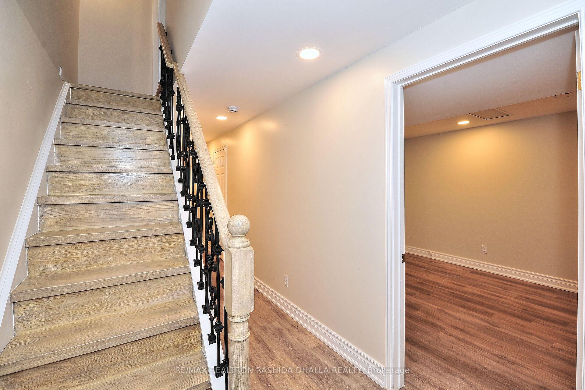 Photo 34 of 19 Rosseter Road, Markham, Middlefield — HOMEH