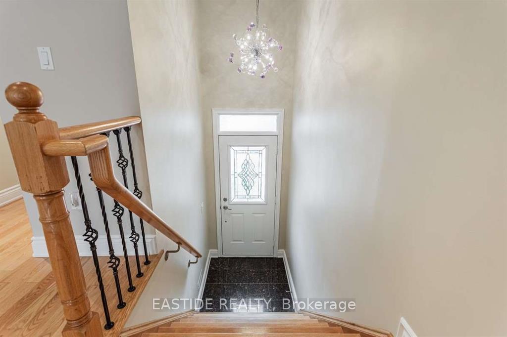 Photo 2 of 187 Leitchcroft Crescent, Markham, Commerce Valley — HOMEH