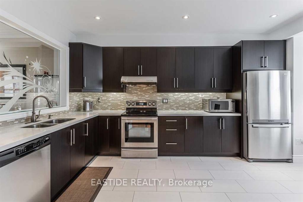 Photo 3 of 187 Leitchcroft Crescent, Markham, Commerce Valley — HOMEH