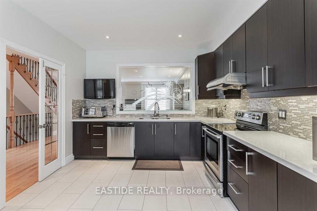 Photo 4 of 187 Leitchcroft Crescent, Markham, Commerce Valley — HOMEH