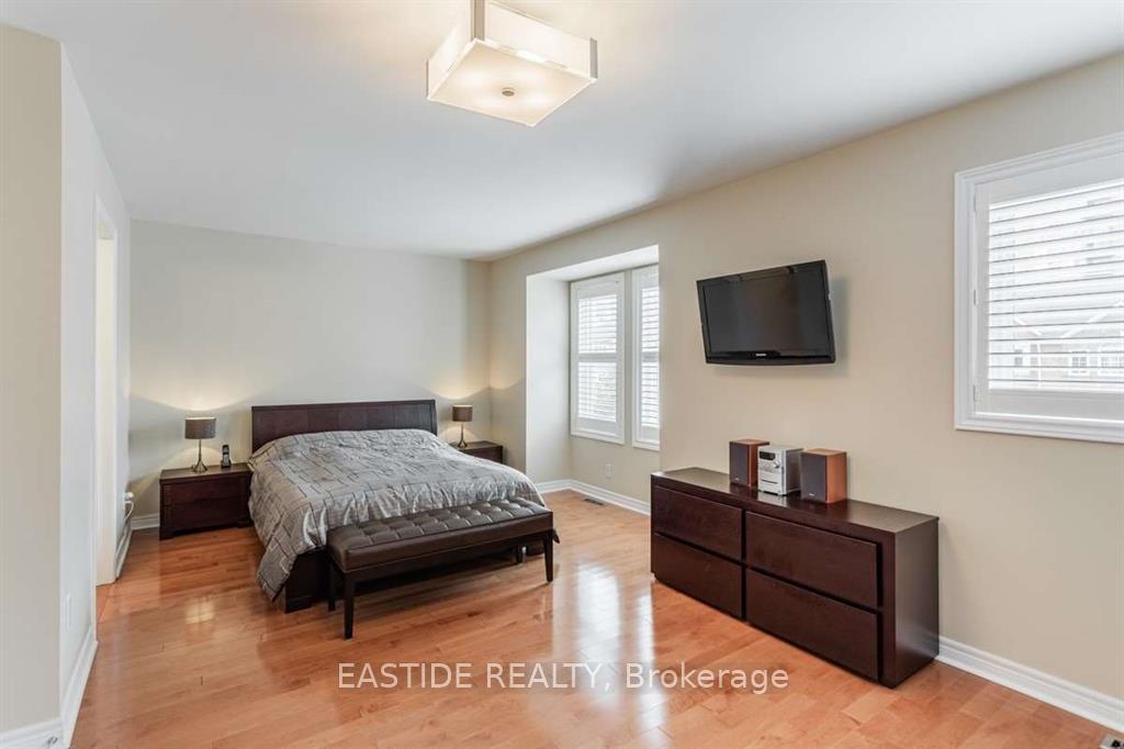 Photo 7 of 187 Leitchcroft Crescent, Markham, Commerce Valley — HOMEH