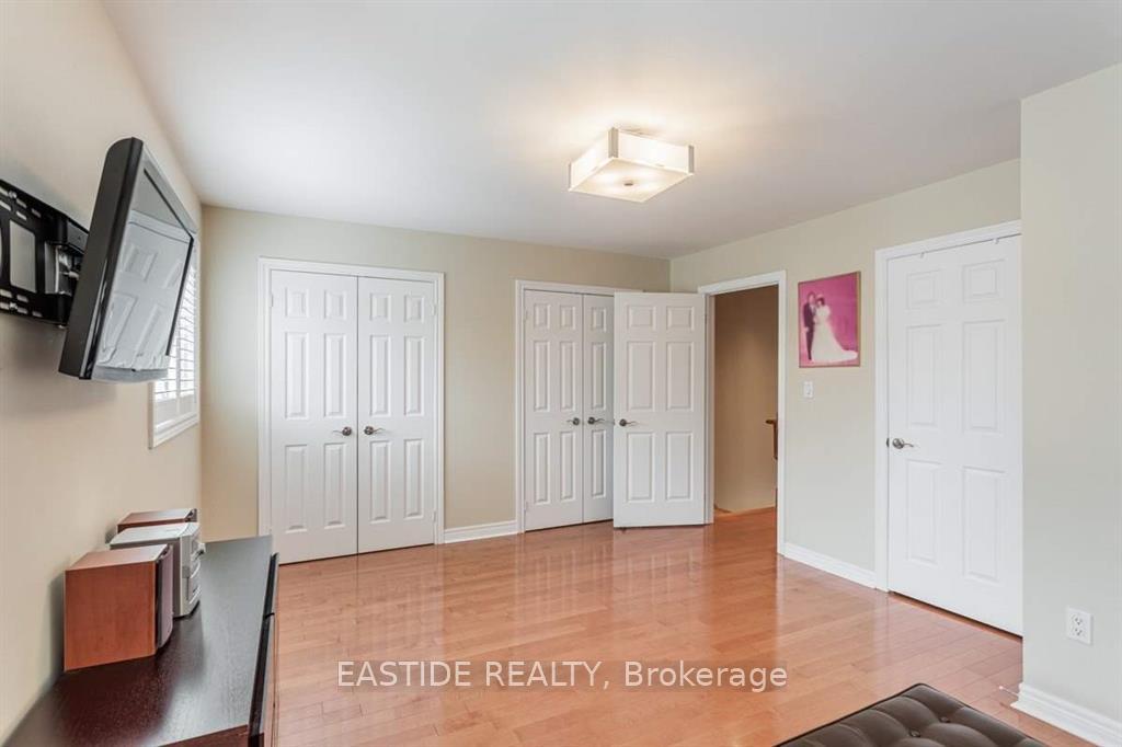 Photo 8 of 187 Leitchcroft Crescent, Markham, Commerce Valley — HOMEH