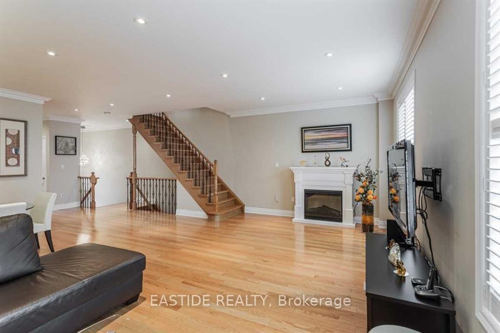 Photo 13 of 187 Leitchcroft Crescent, Markham, Commerce Valley — HOMEH