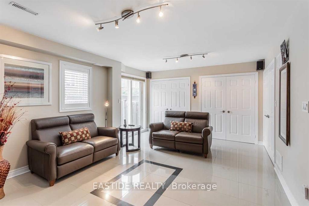 Photo 14 of 187 Leitchcroft Crescent, Markham, Commerce Valley — HOMEH