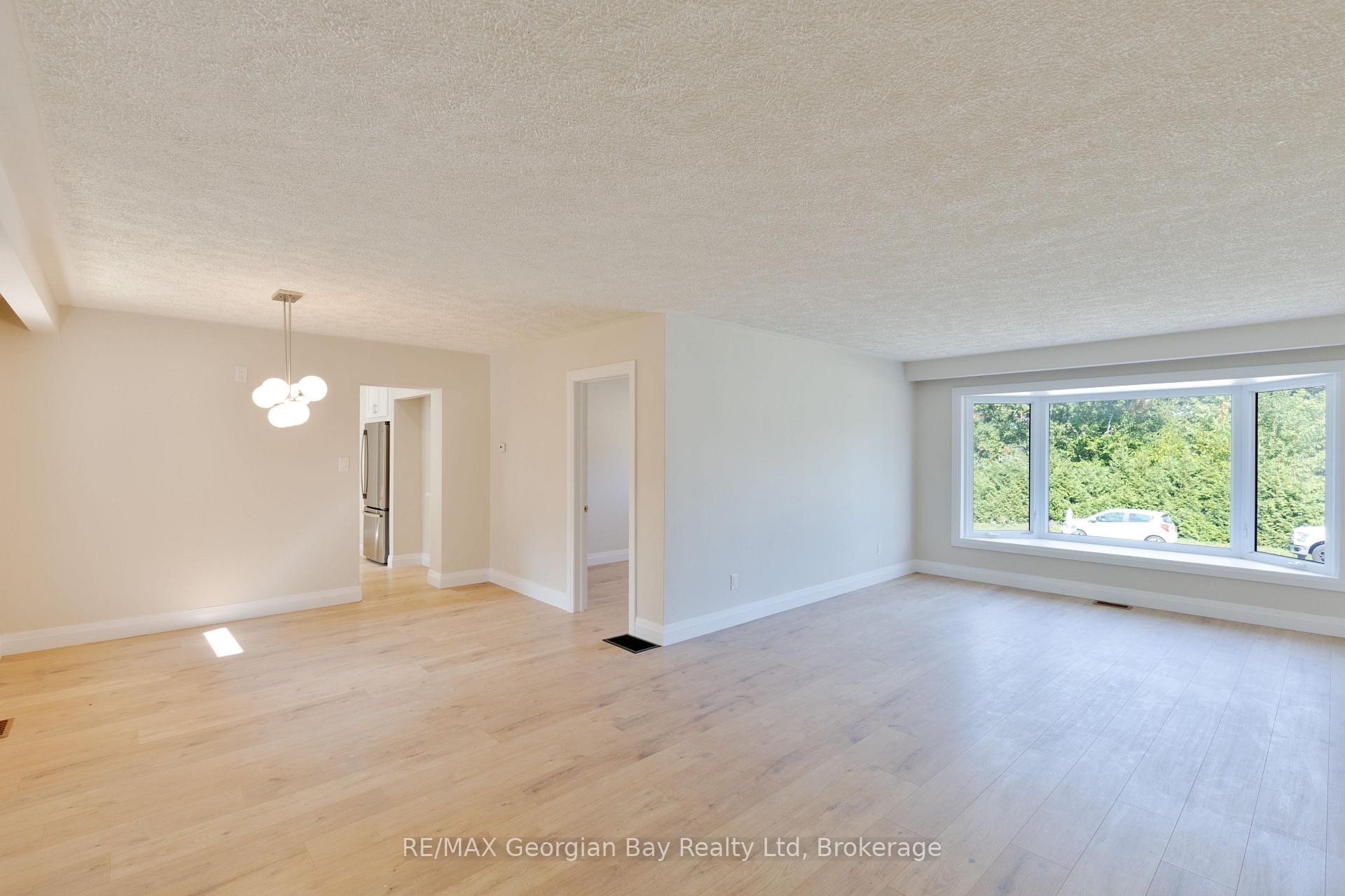 Photo 4 of 124 Ninth Street, Midland — HOMEH