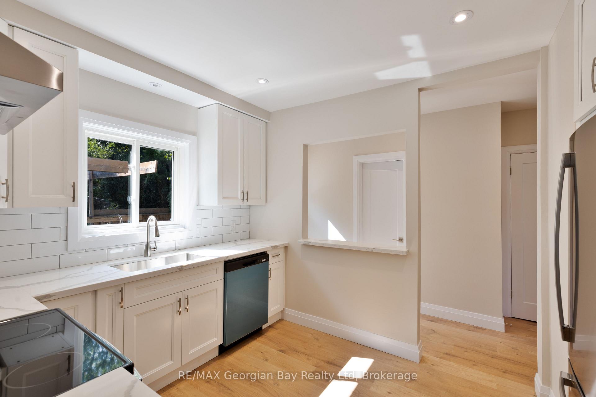 Photo 10 of 124 Ninth Street, Midland — HOMEH