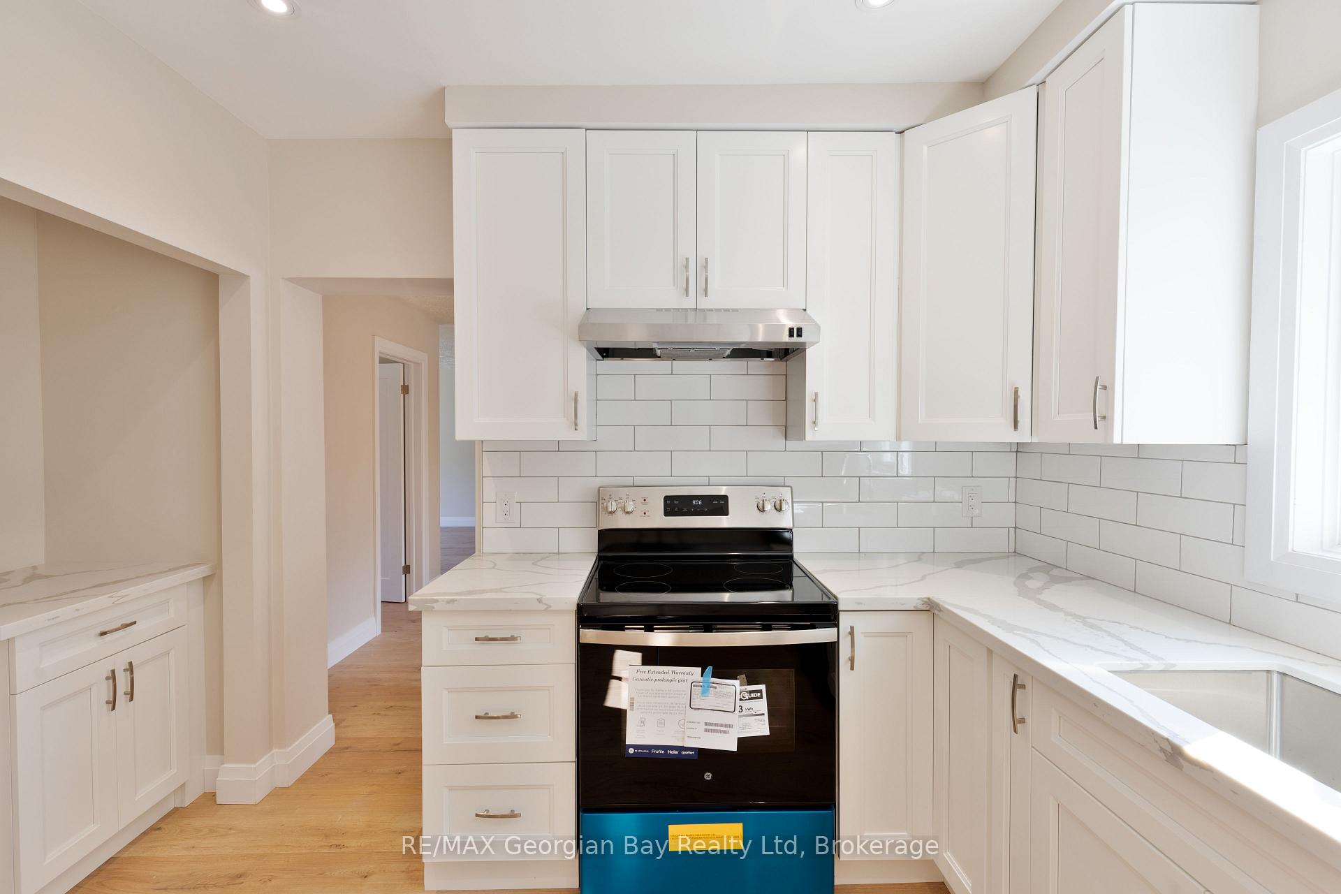 Photo 12 of 124 Ninth Street, Midland — HOMEH