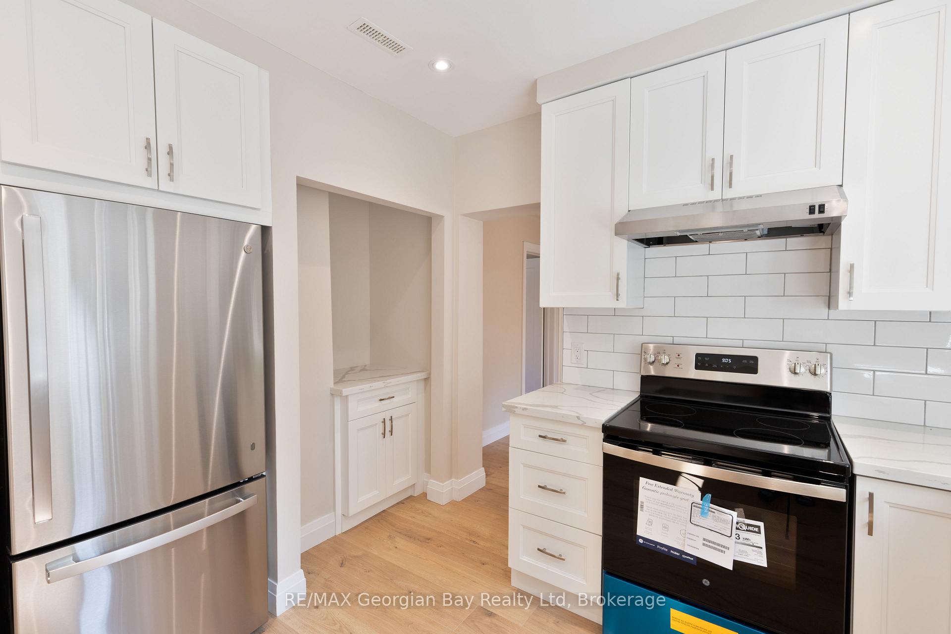 Photo 13 of 124 Ninth Street, Midland — HOMEH