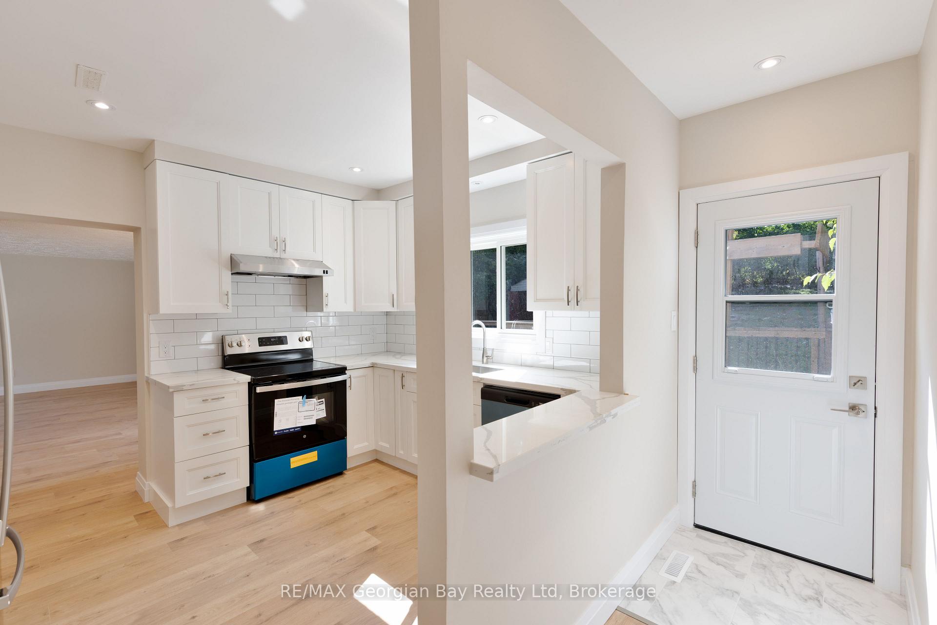 Photo 15 of 124 Ninth Street, Midland — HOMEH