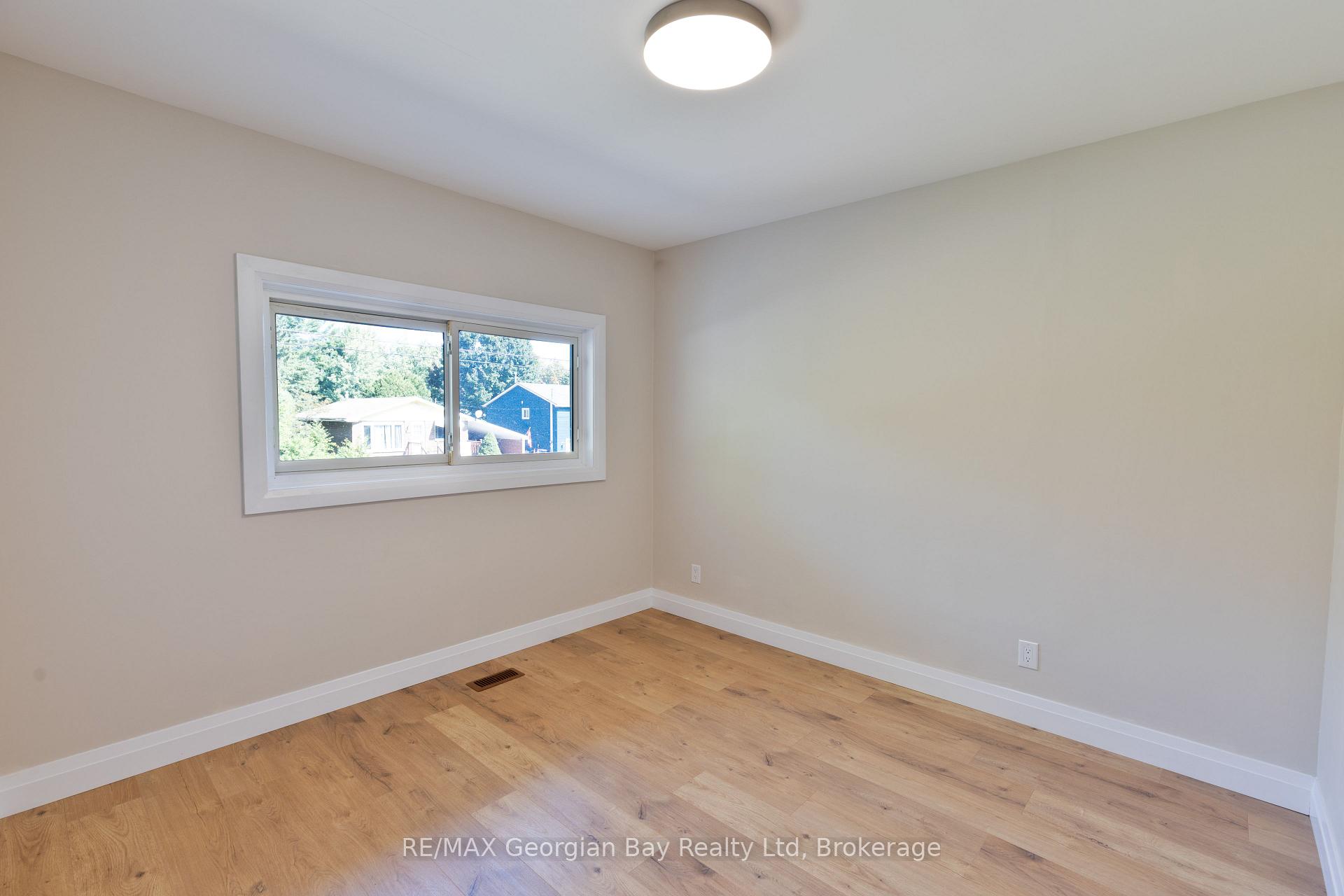 Photo 17 of 124 Ninth Street, Midland — HOMEH