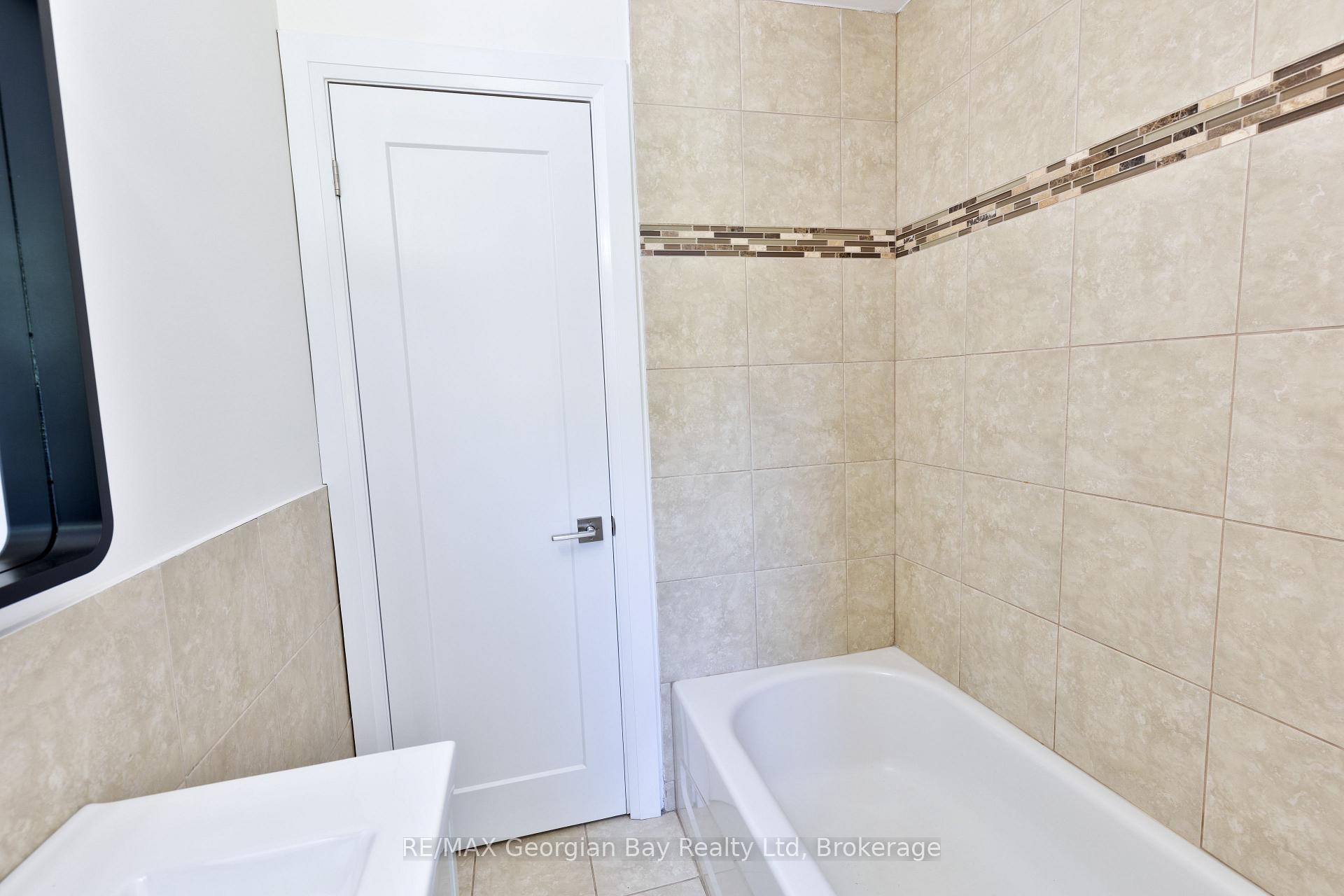 Photo 25 of 124 Ninth Street, Midland — HOMEH