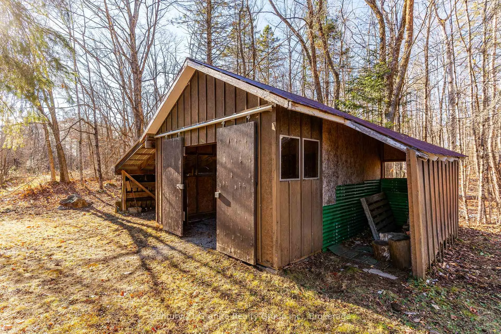 Photo 28 of 1061 Clear Lake Road, Minden Hills, Lutterworth — HOMEH