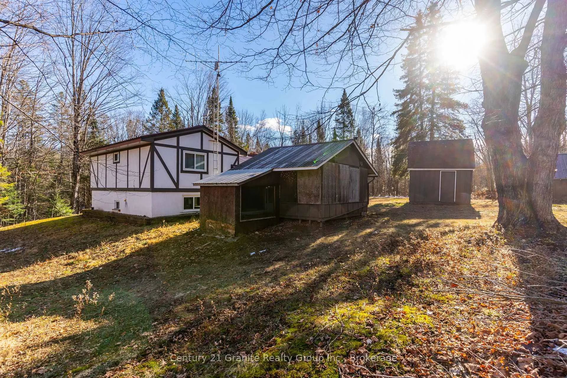 Photo 33 of 1061 Clear Lake Road, Minden Hills, Lutterworth — HOMEH