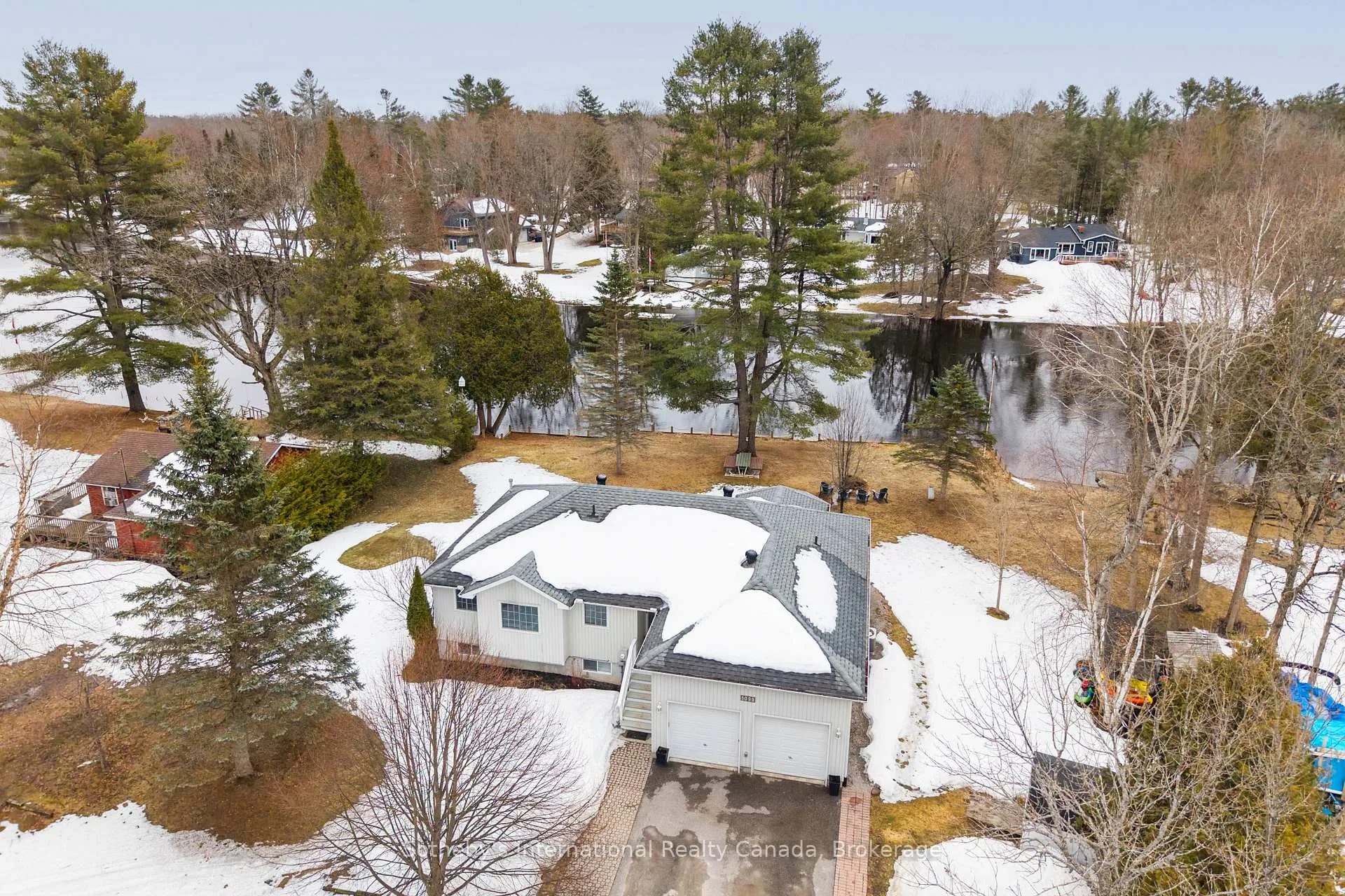 Photo 2 of 1099 Davis Drive, Gravenhurst, Morrison — HOMEH