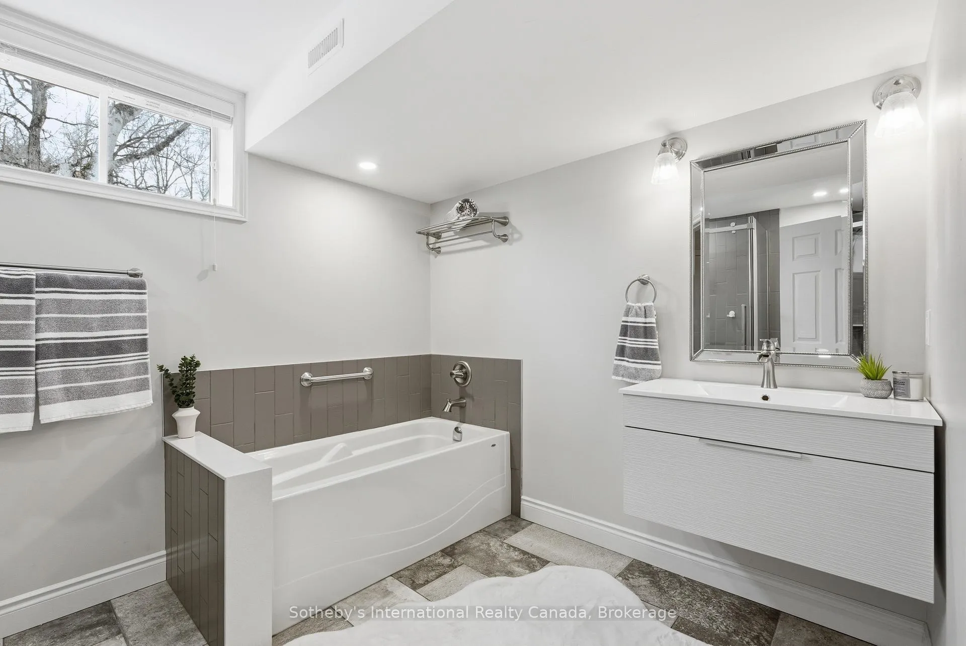 Photo 30 of 1099 Davis Drive, Gravenhurst, Morrison — HOMEH