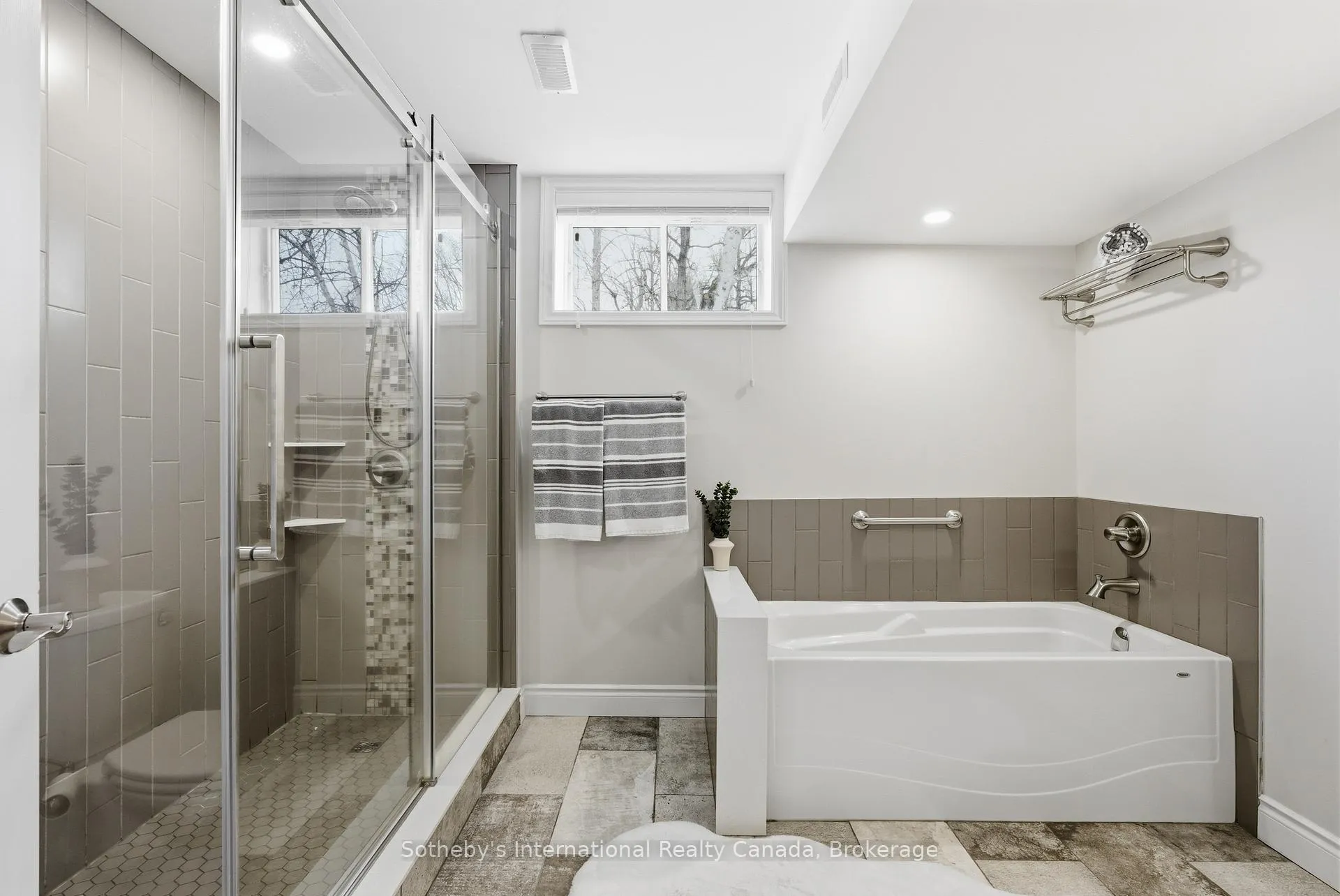 Photo 31 of 1099 Davis Drive, Gravenhurst, Morrison — HOMEH