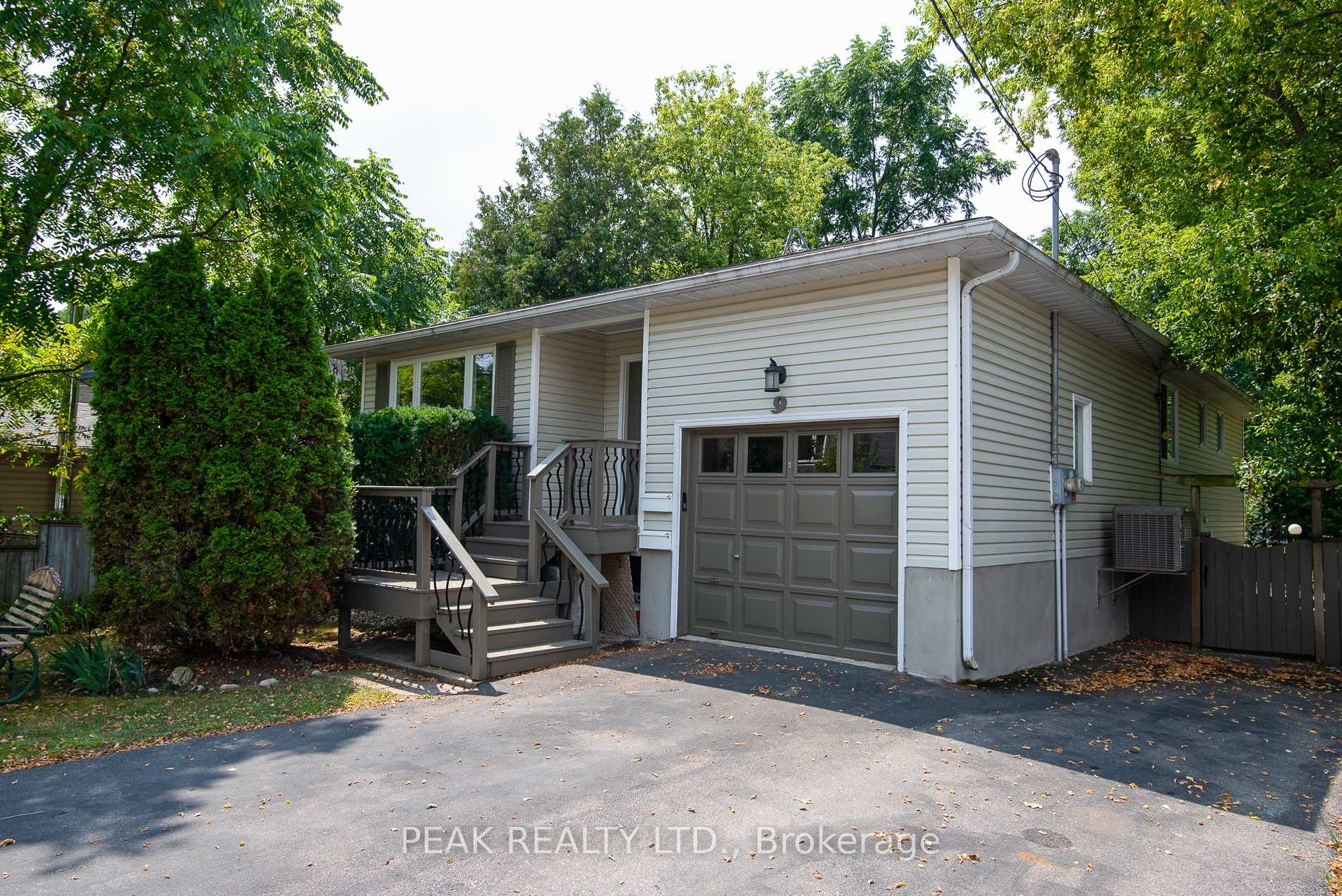 Photo 4 of 9 Macville Avenue, Kitchener — HOMEH