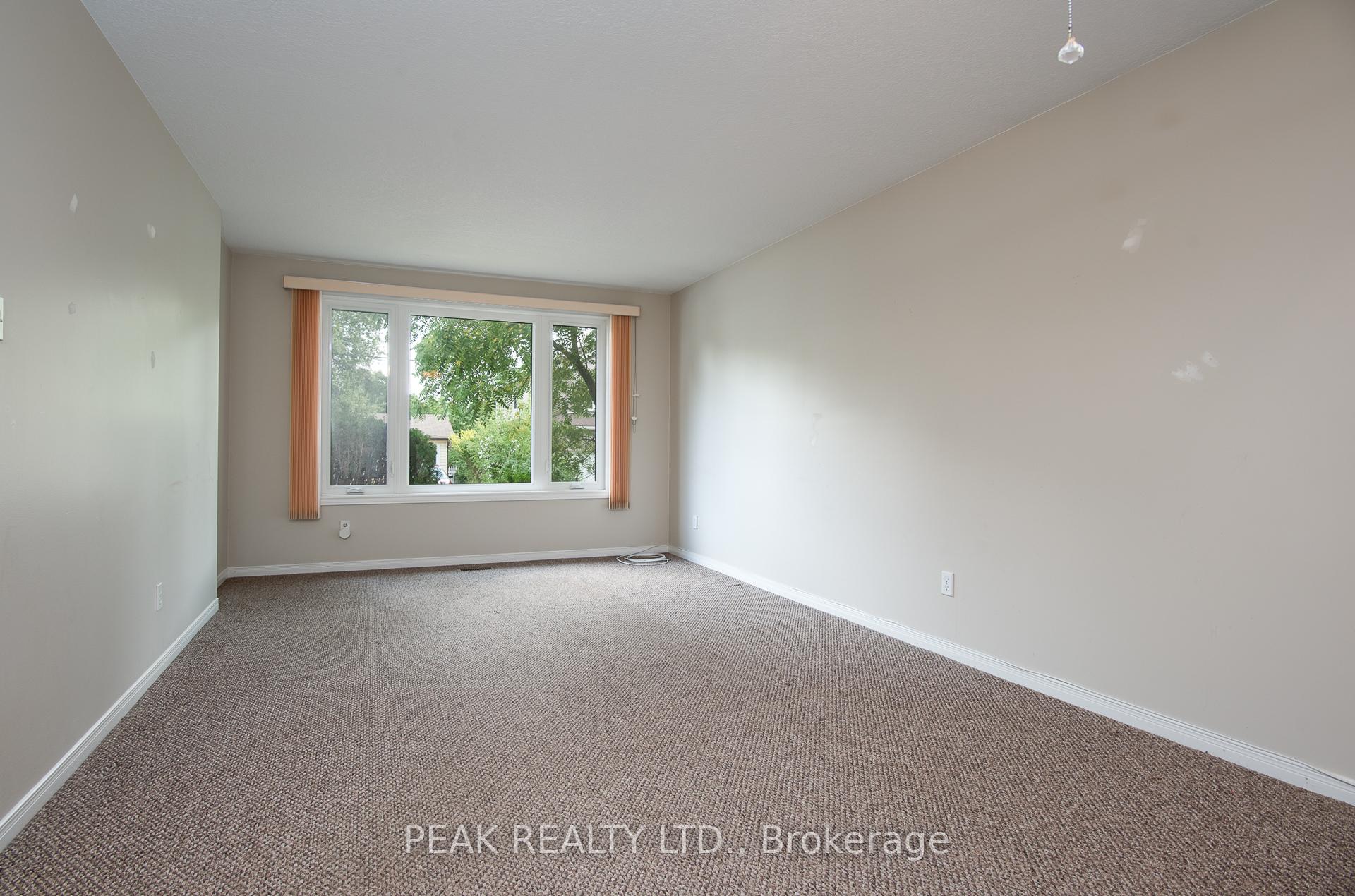 Photo 8 of 9 Macville Avenue, Kitchener — HOMEH