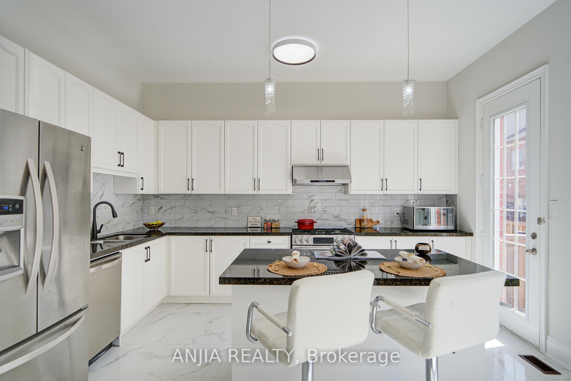 Photo 11 of 7 Mario Avenue, Markham, Cachet — HOMEH