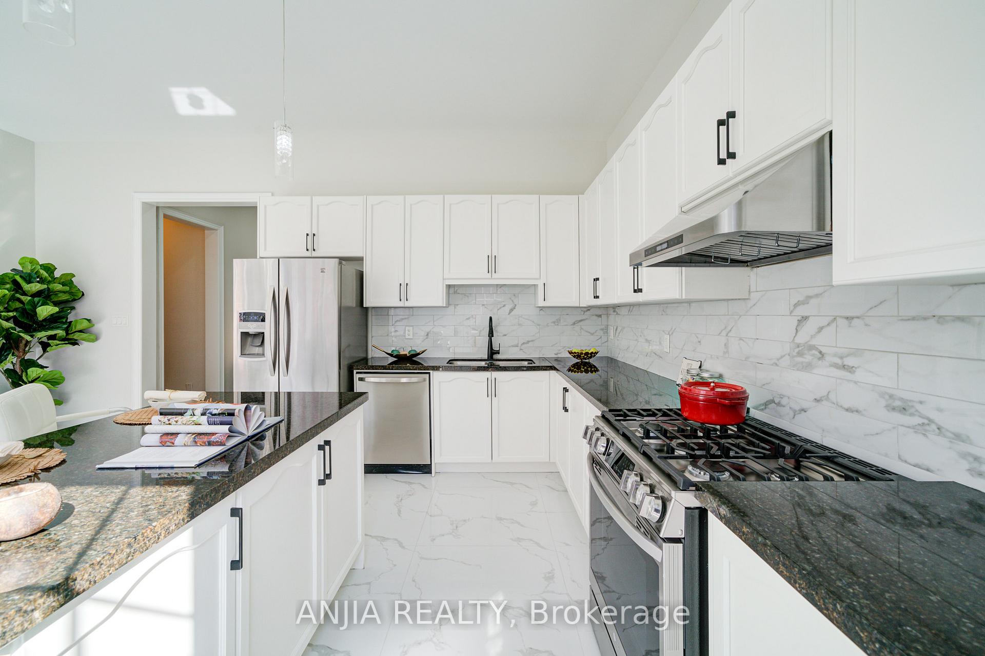 Photo 12 of 7 Mario Avenue, Markham, Cachet — HOMEH