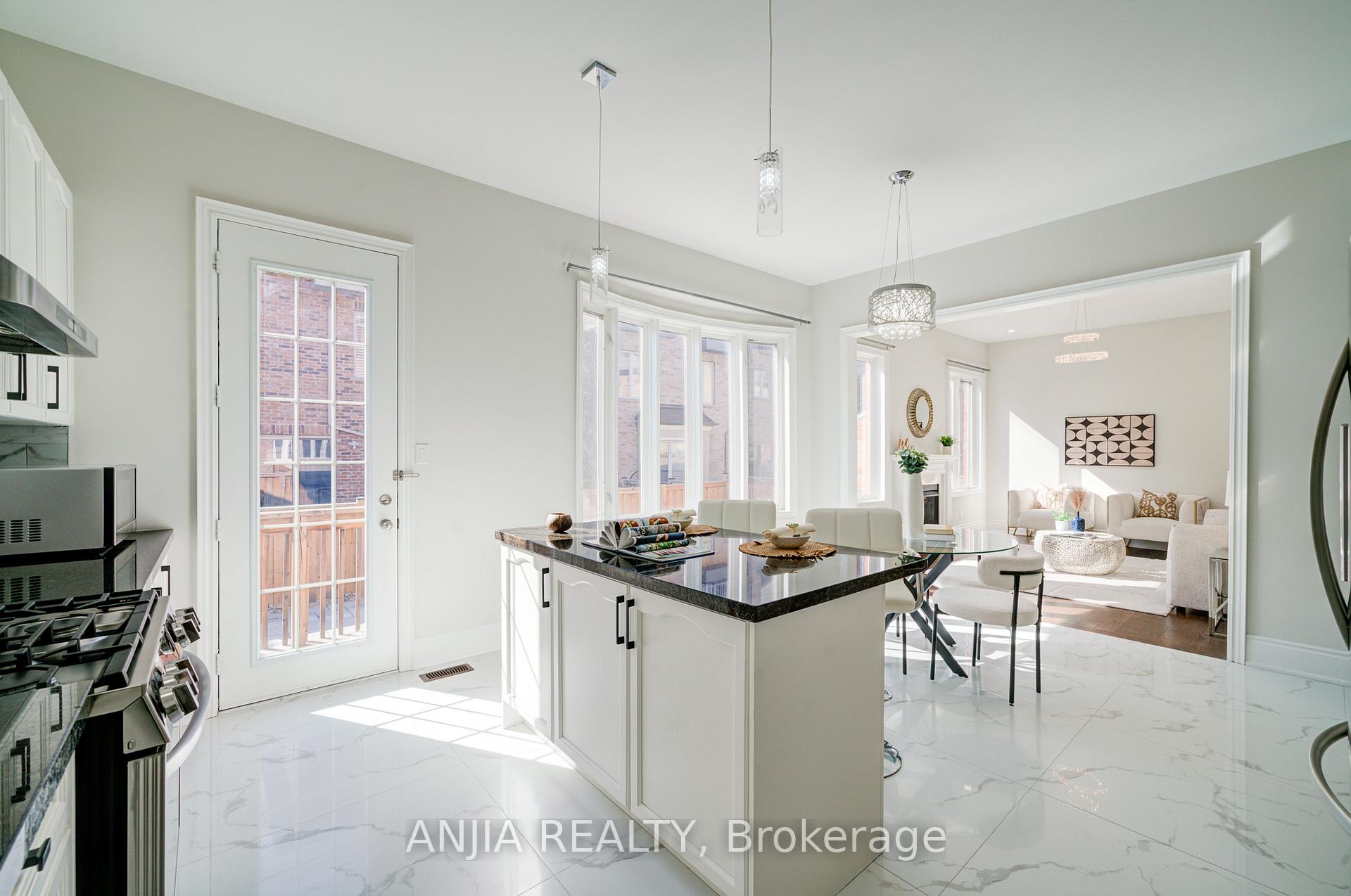 Photo 13 of 7 Mario Avenue, Markham, Cachet — HOMEH