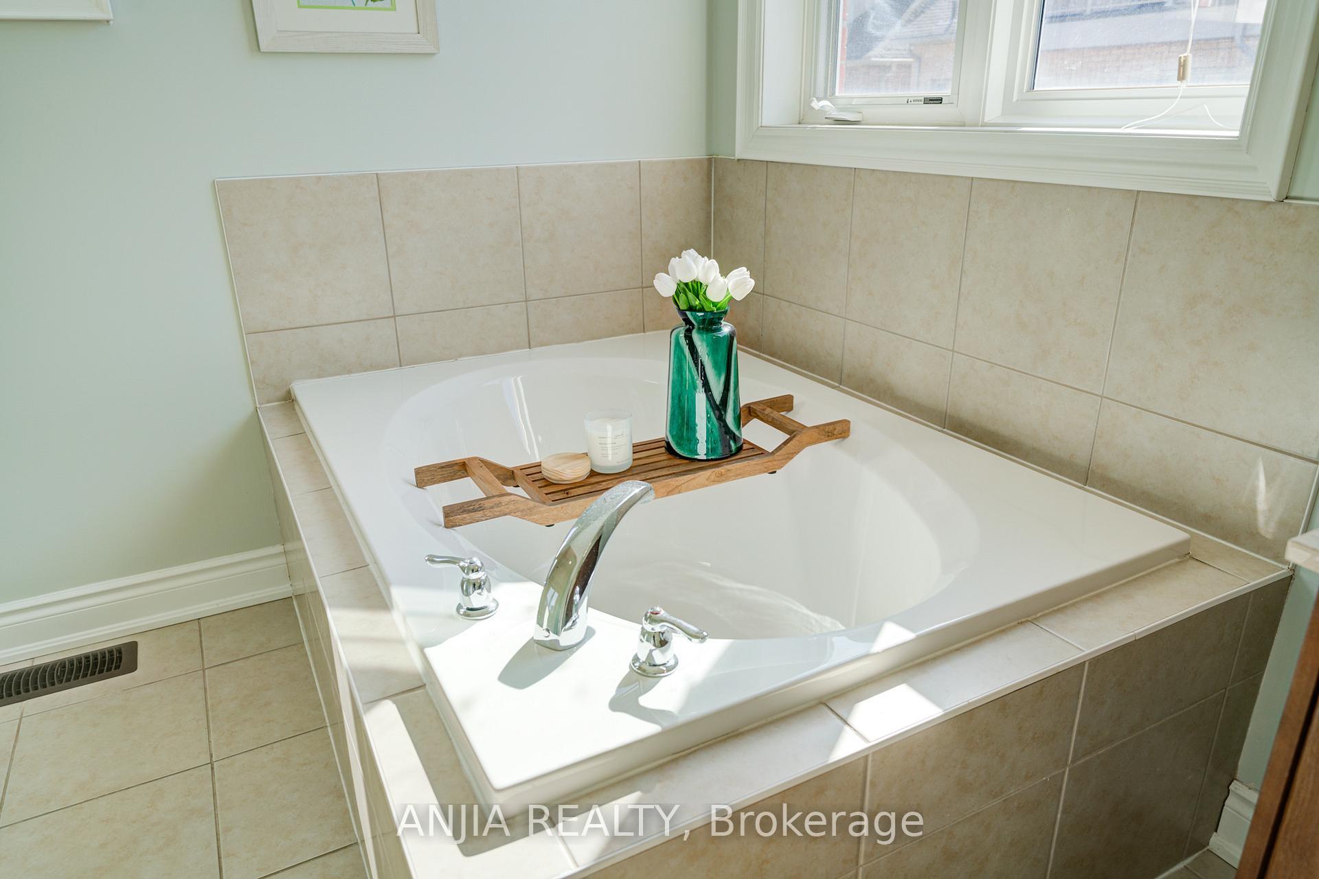 Photo 24 of 7 Mario Avenue, Markham, Cachet — HOMEH