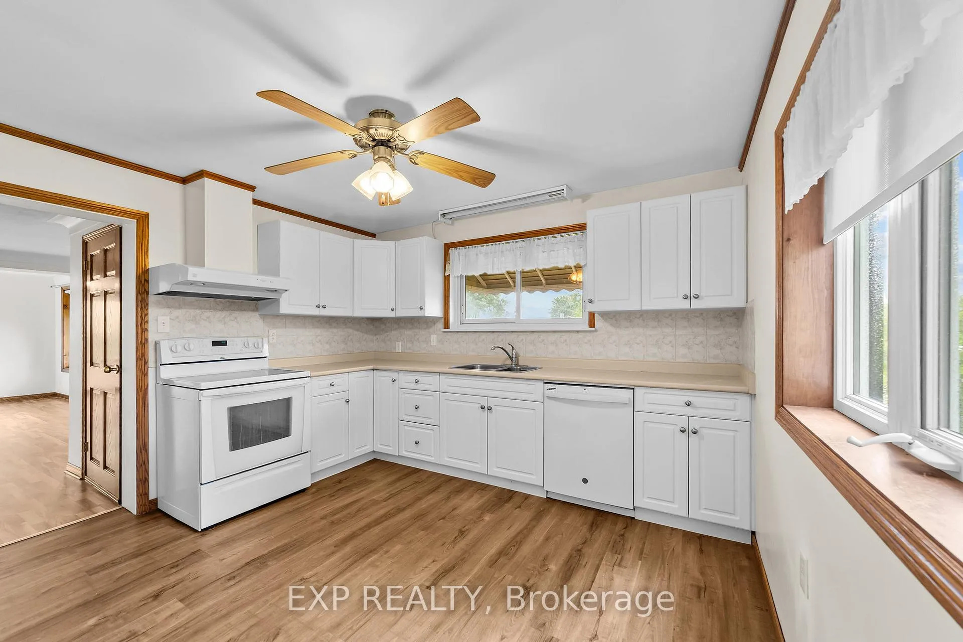 Photo 3 of 21332 Wilson Street, Middlesex Centre, Delaware Town — HOMEH