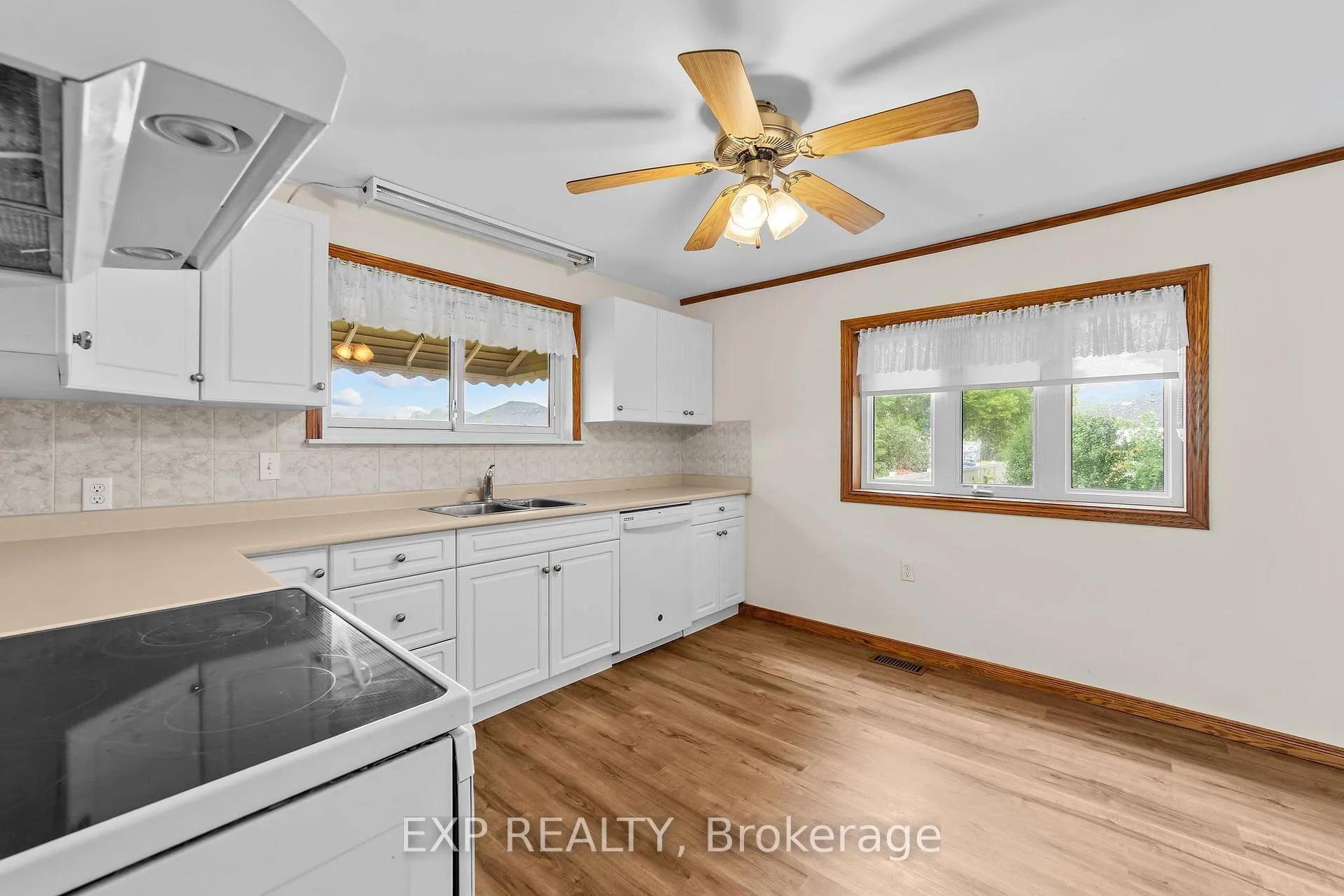 Photo 4 of 21332 Wilson Street, Middlesex Centre, Delaware Town — HOMEH