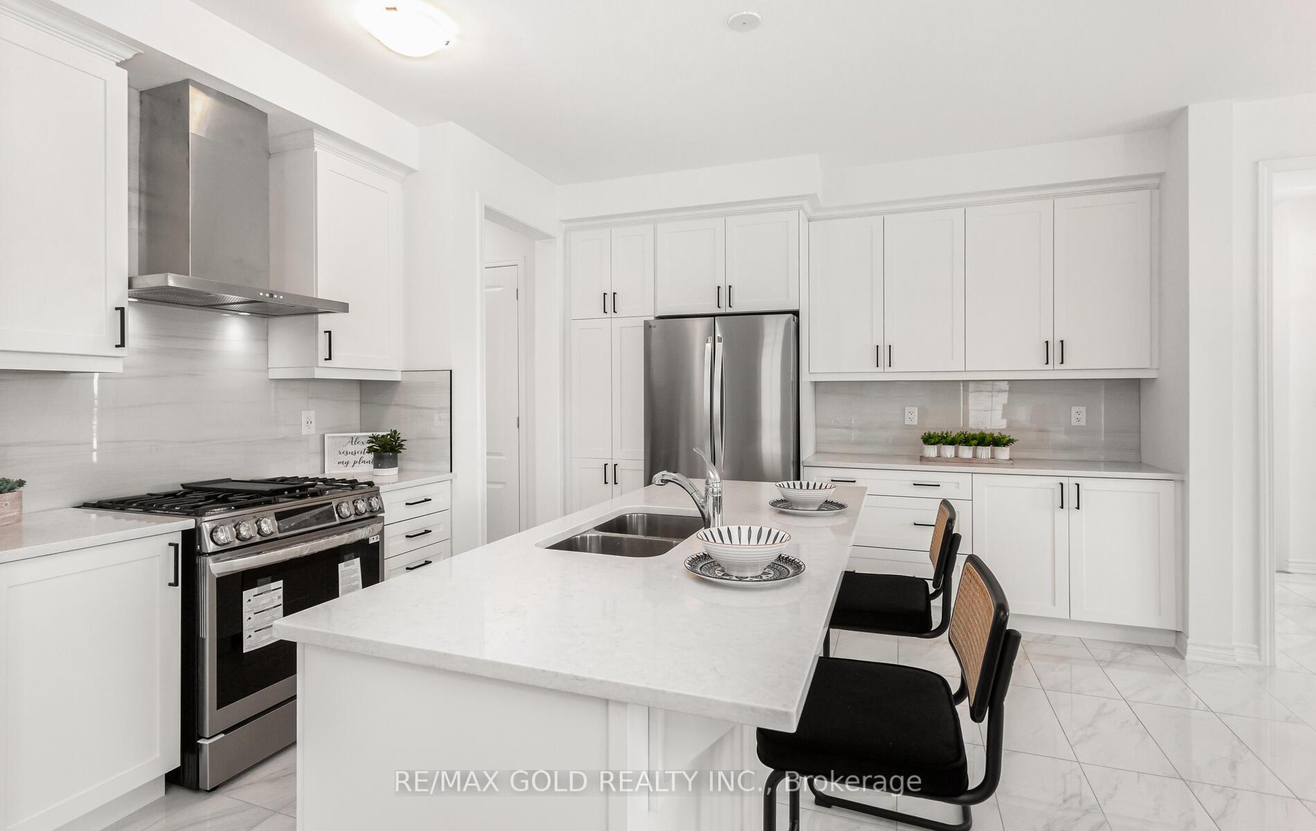 Photo 15 of 1603 Whitlock Avenue, Milton, Bowes — HOMEH