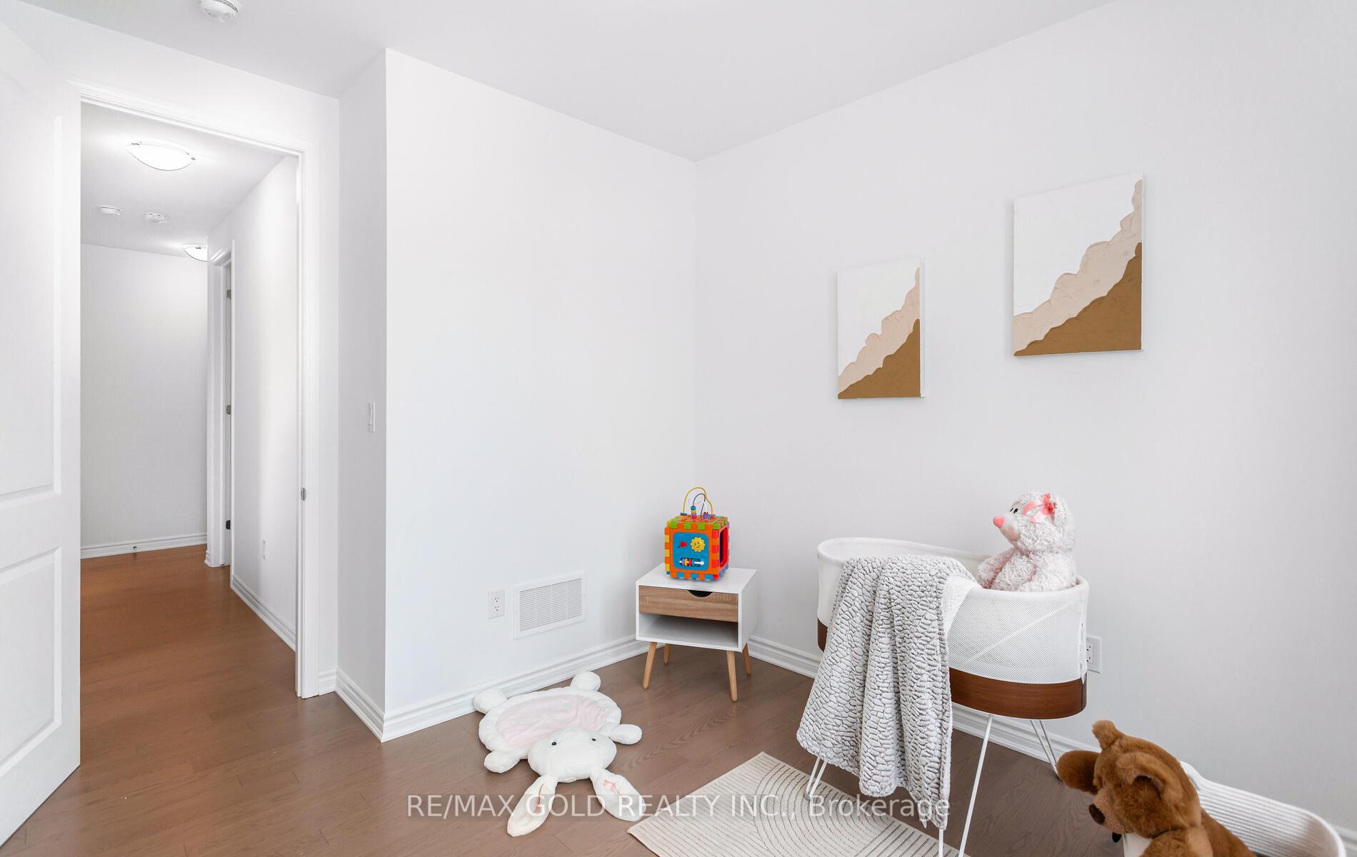 Photo 36 of 1603 Whitlock Avenue, Milton, Bowes — HOMEH