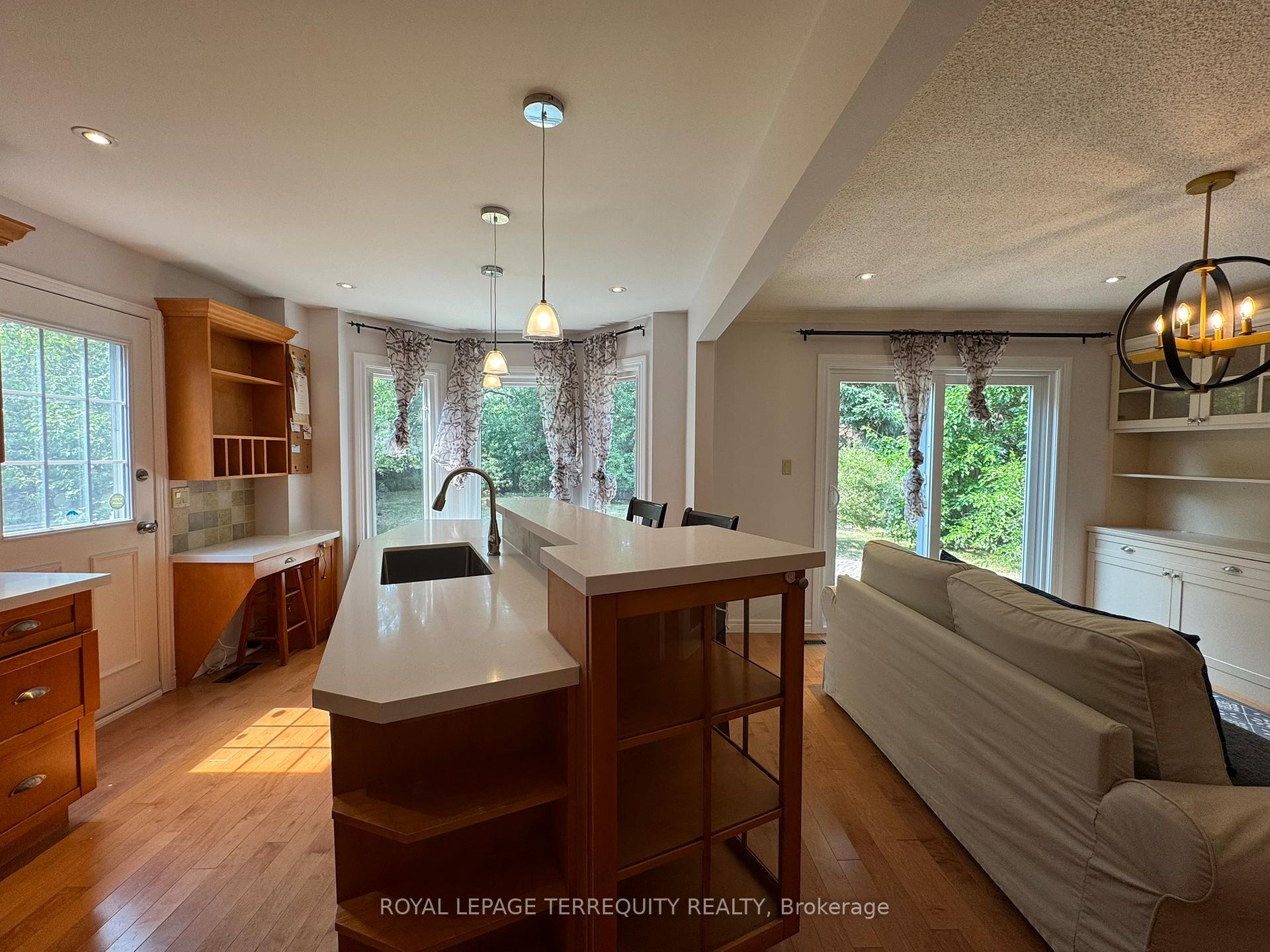 Photo 6 of 32 Juniper Crescent, Markham, Unionville — HOMEH