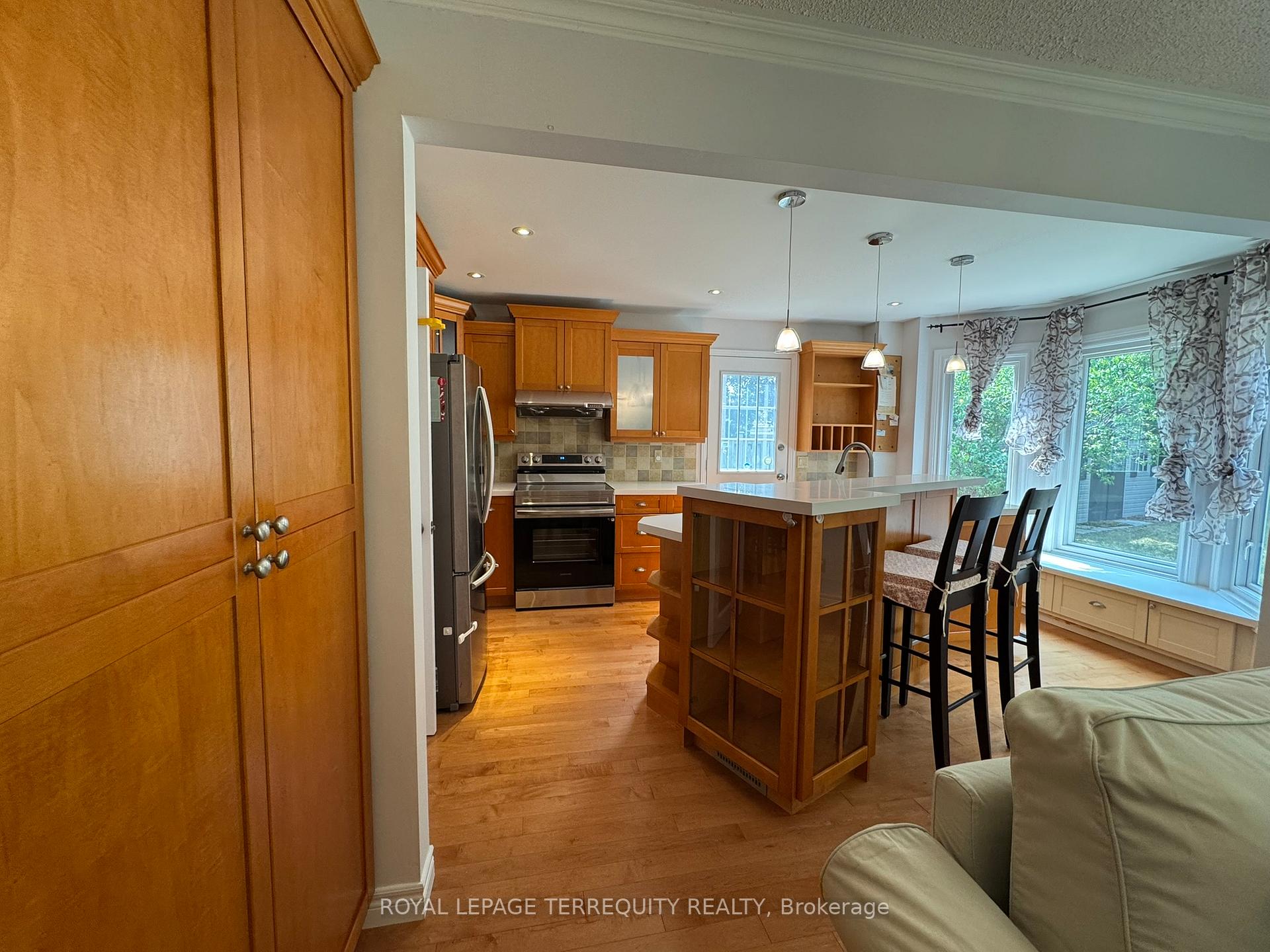 Photo 7 of 32 Juniper Crescent, Markham, Unionville — HOMEH