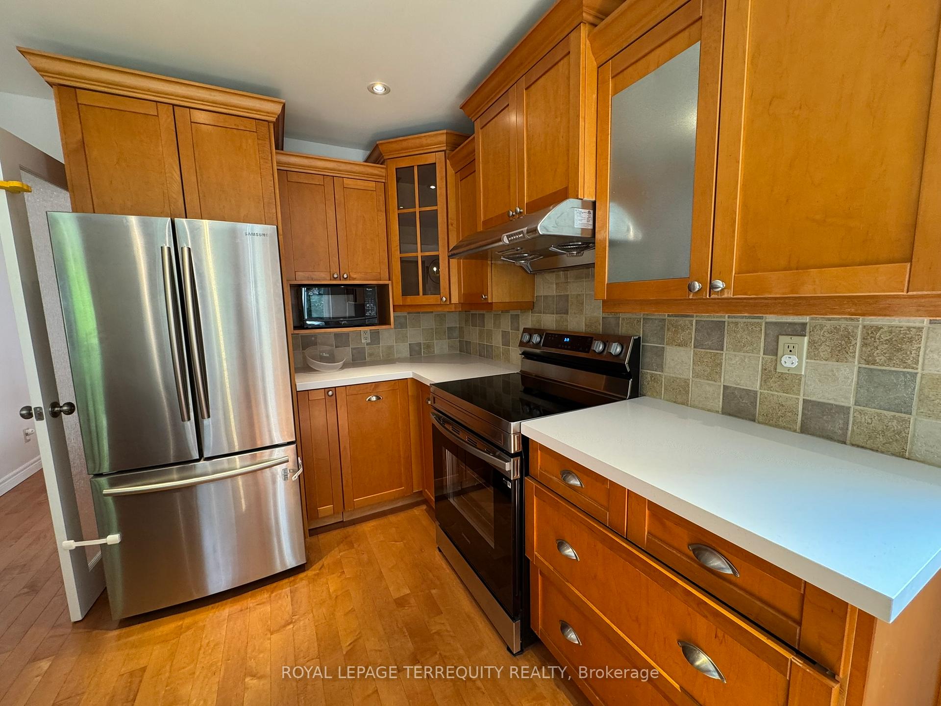 Photo 8 of 32 Juniper Crescent, Markham, Unionville — HOMEH