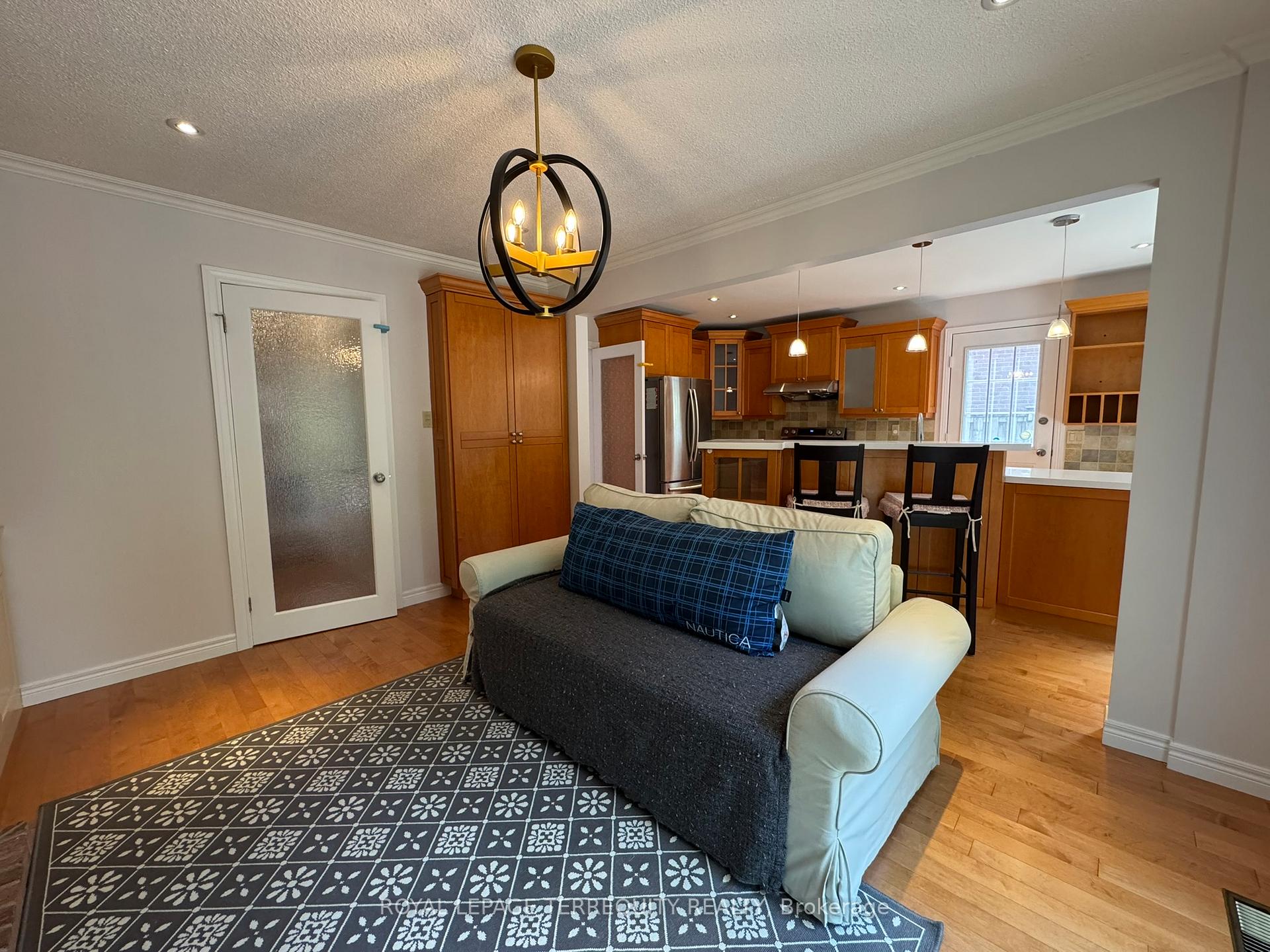 Photo 10 of 32 Juniper Crescent, Markham, Unionville — HOMEH