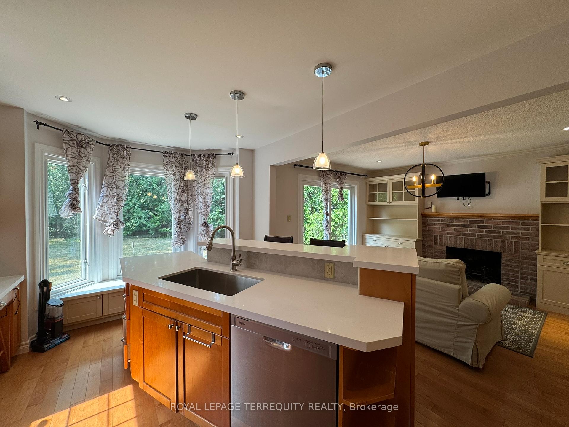 Photo 11 of 32 Juniper Crescent, Markham, Unionville — HOMEH