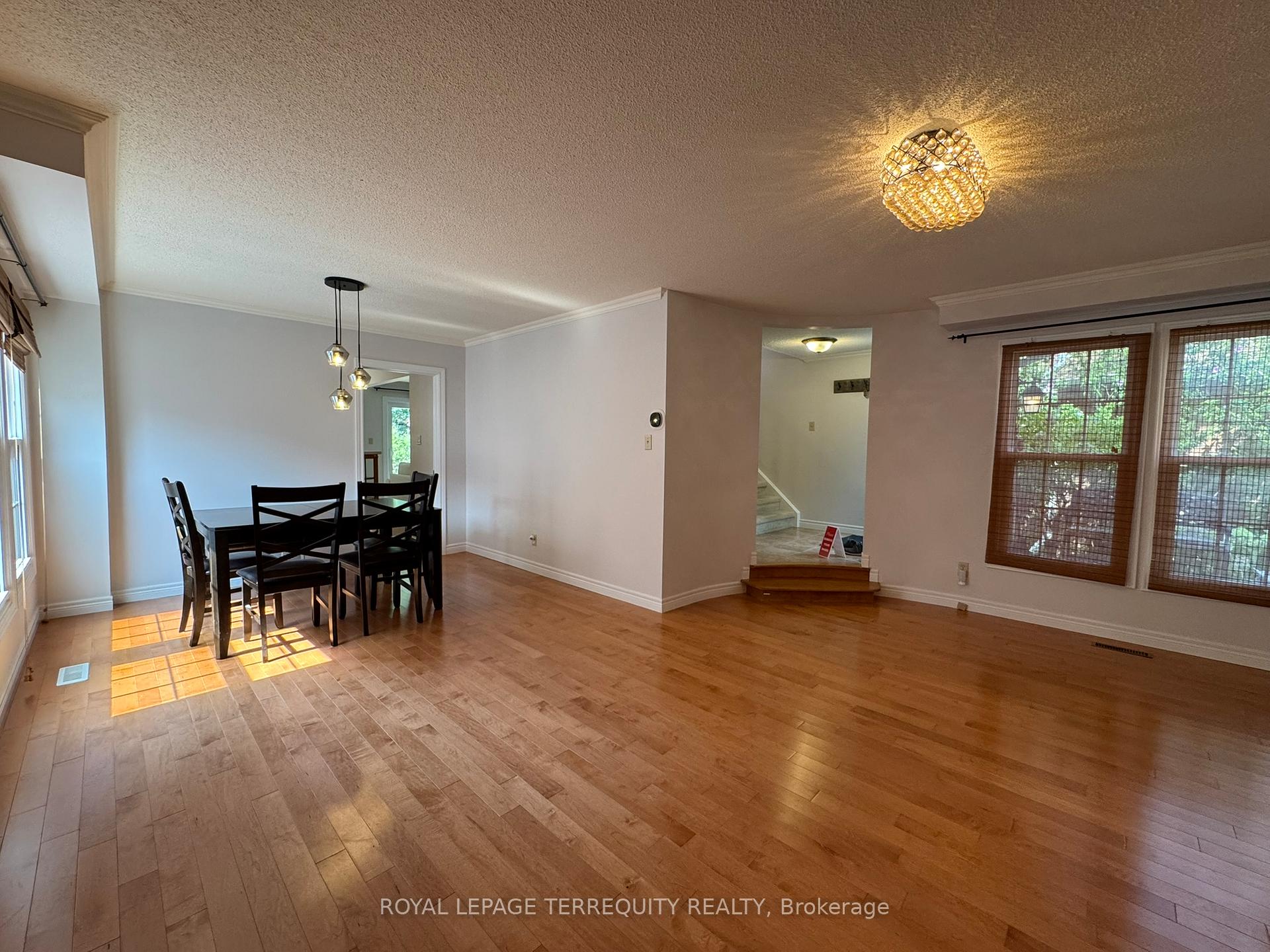 Photo 14 of 32 Juniper Crescent, Markham, Unionville — HOMEH