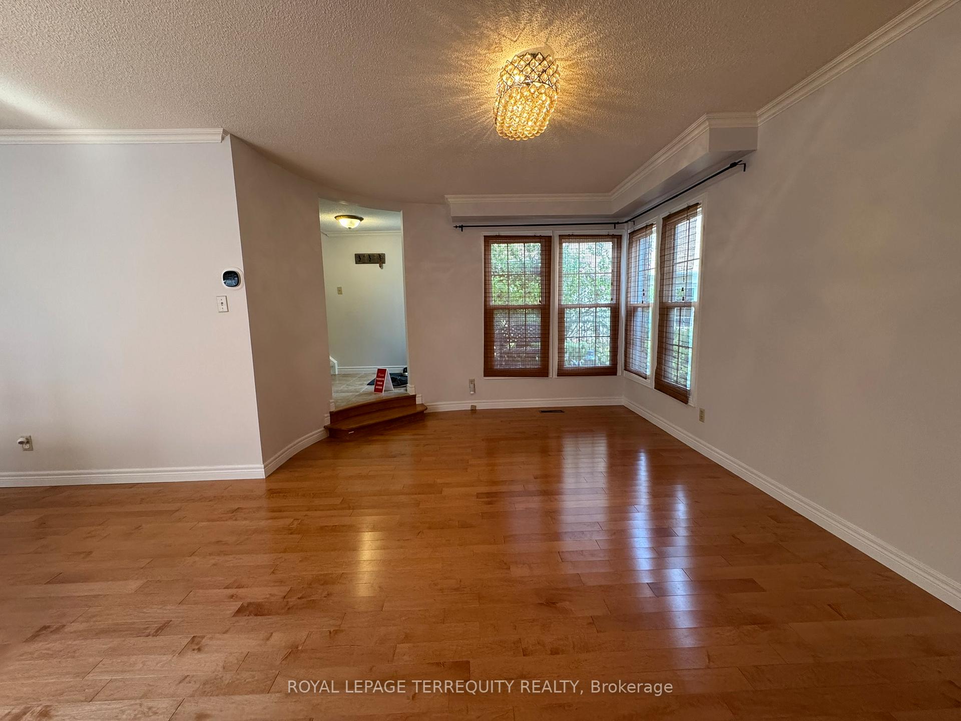 Photo 15 of 32 Juniper Crescent, Markham, Unionville — HOMEH